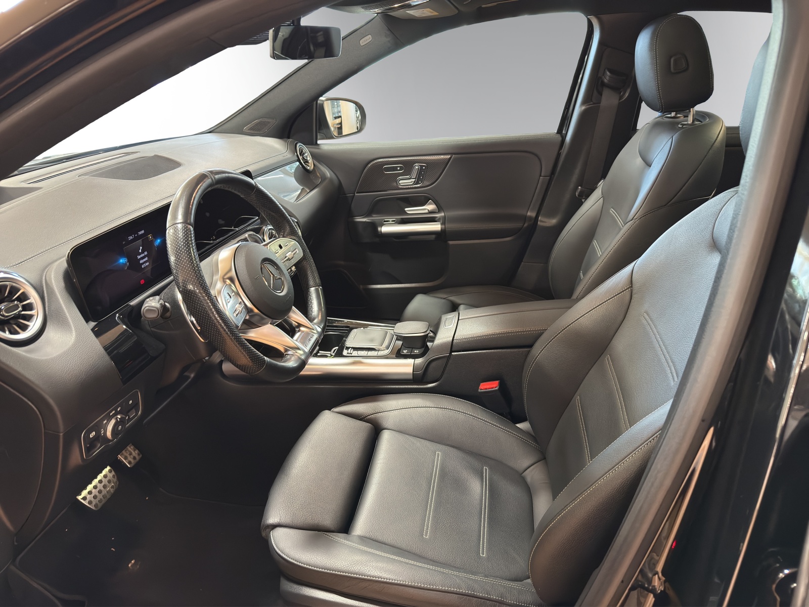 MERCEDES-BENZ GLA 35 AMG 4Matic 8G-Speedshift DCT-image-6