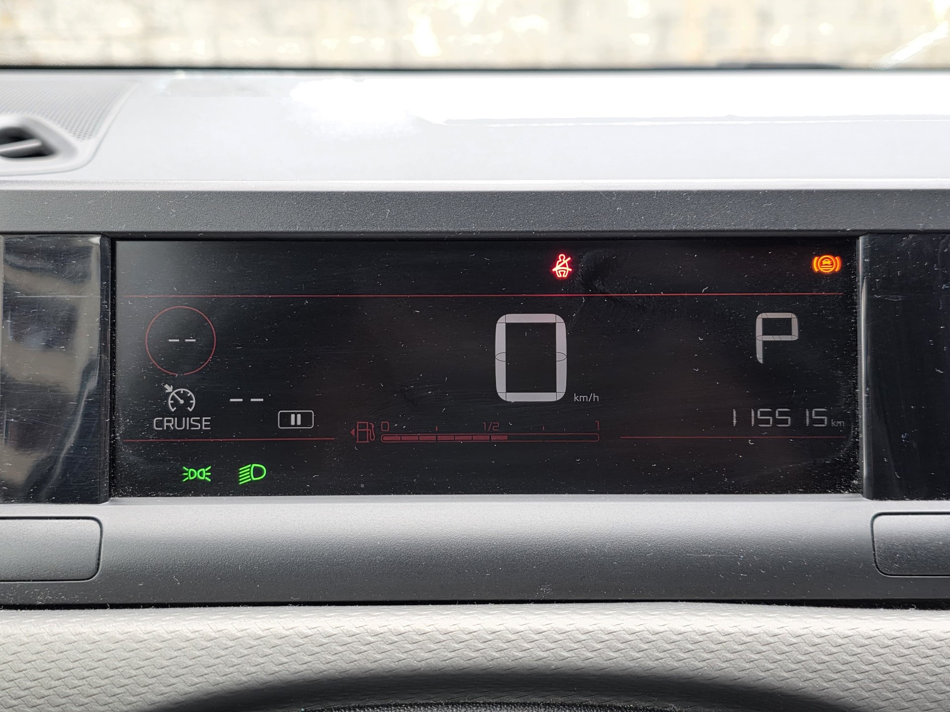 CITROEN C4 Cactus 1.2 Pure Tech Shine EAT6-image-9