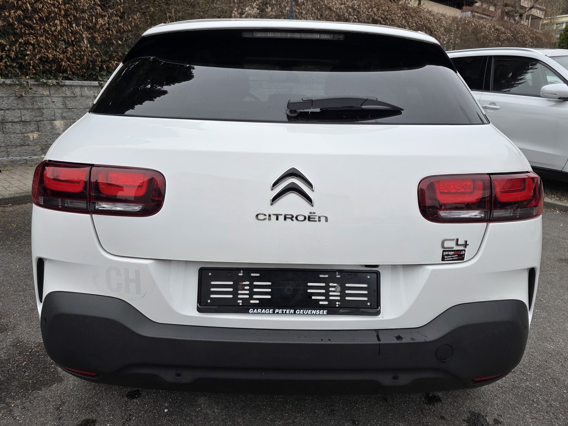 CITROEN C4 Cactus 1.2 Pure Tech Shine EAT6-image-3
