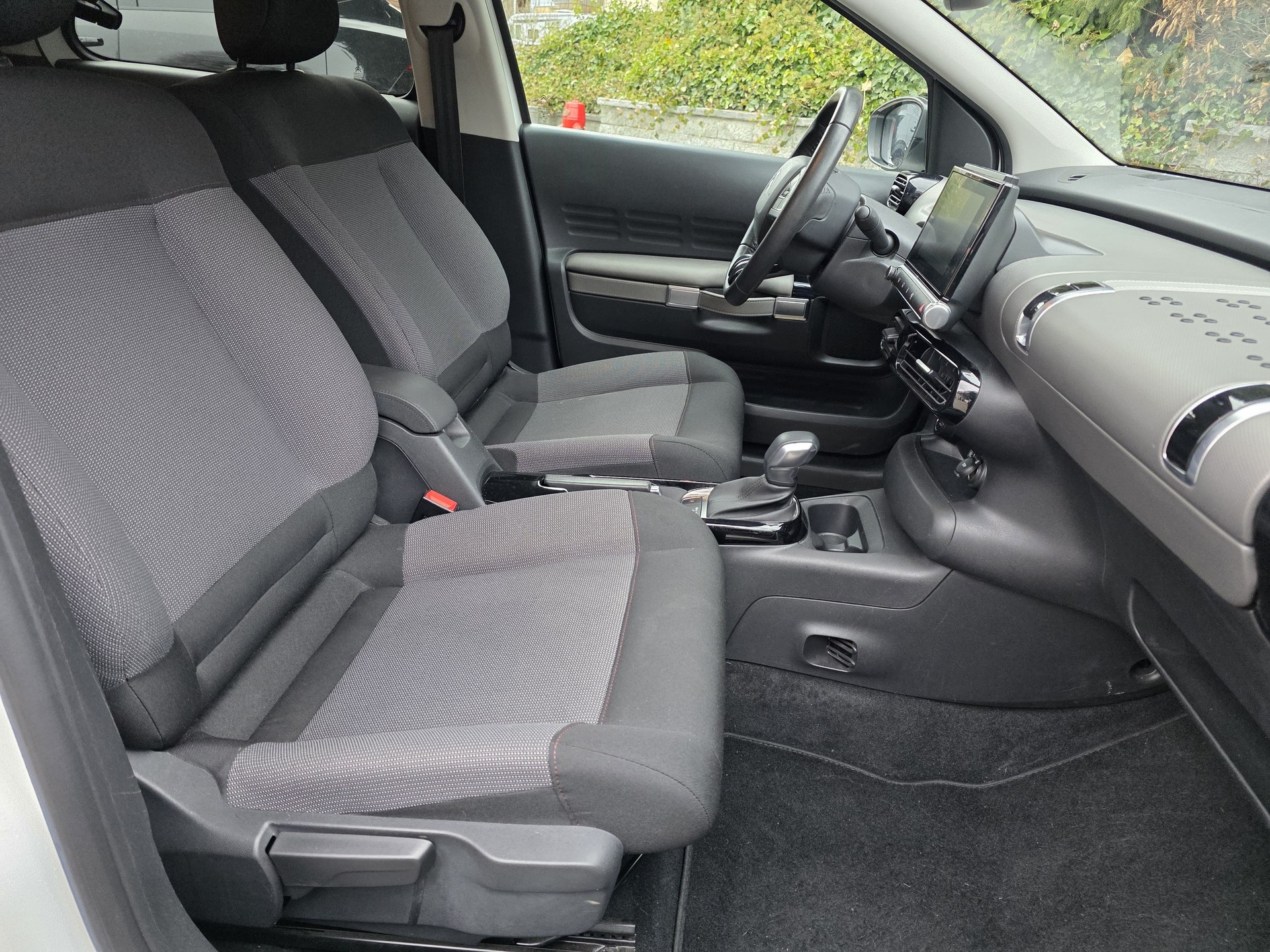 CITROEN C4 Cactus 1.2 Pure Tech Shine EAT6-image-5