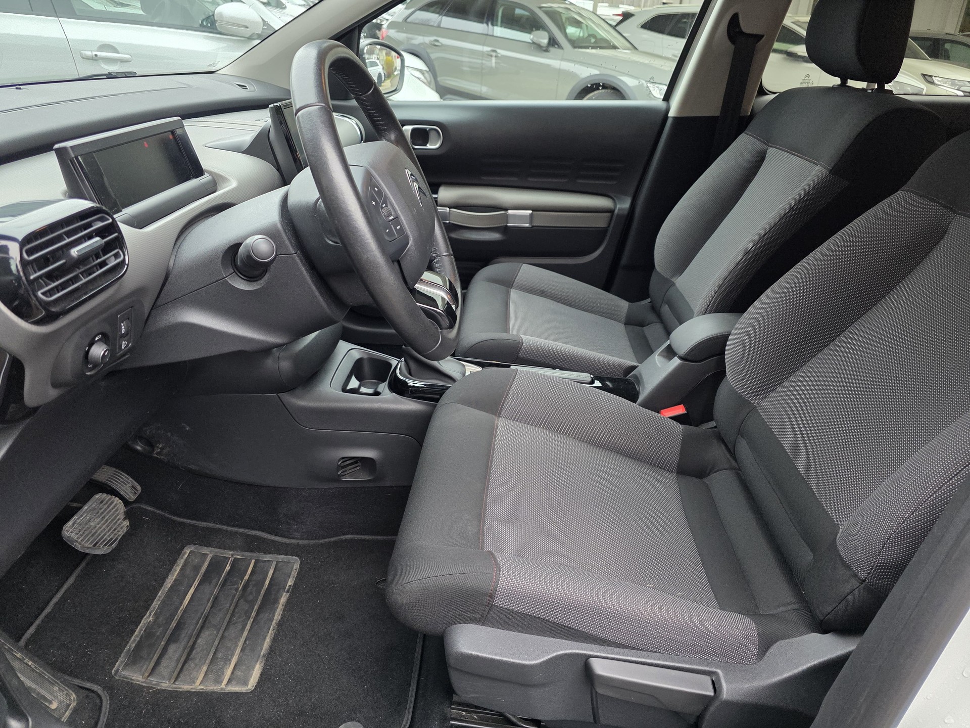 CITROEN C4 Cactus 1.2 Pure Tech Shine EAT6-image-1