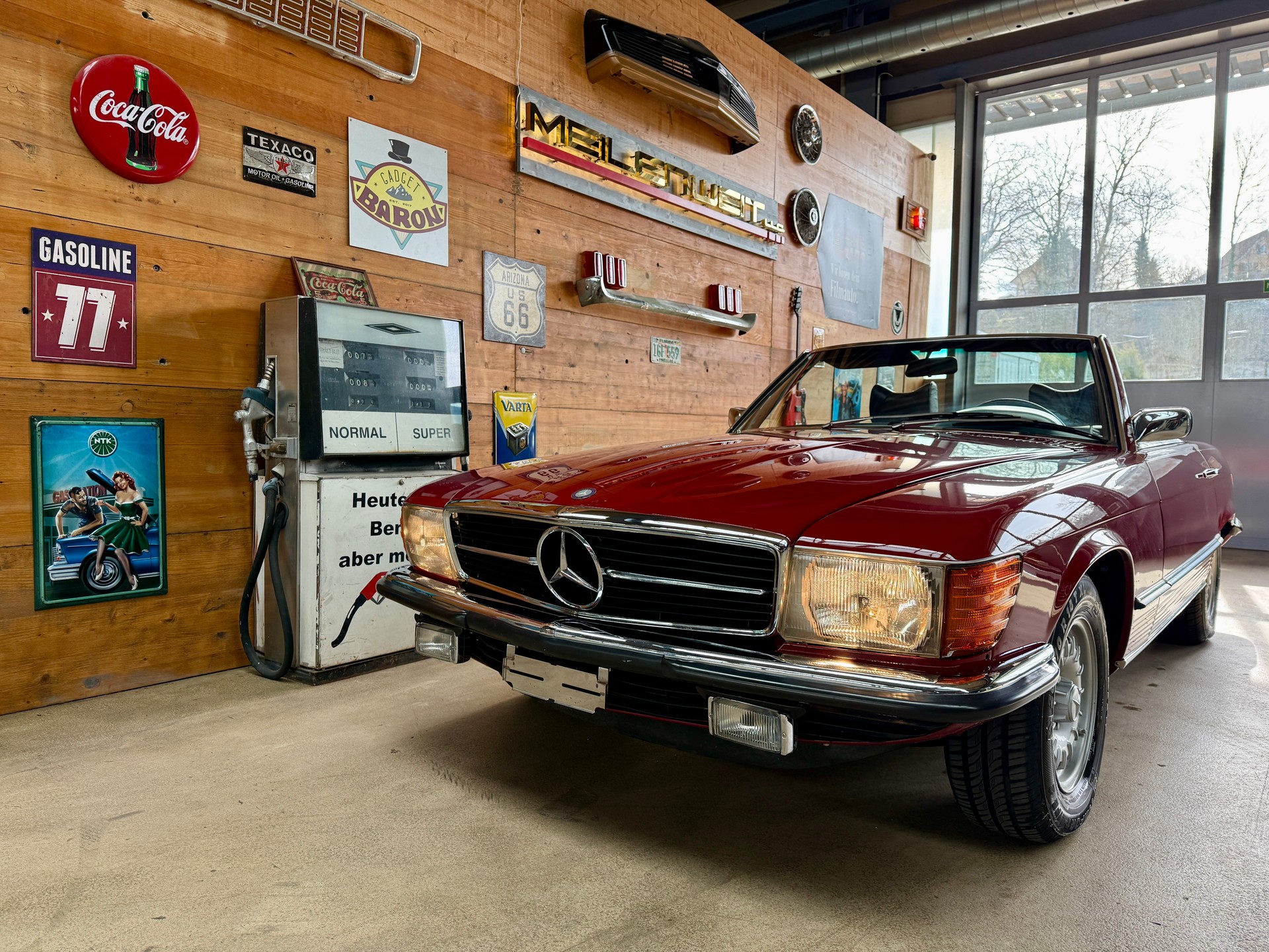 MERCEDES-BENZ 350 SL R107 Veteran-showroom-element-1