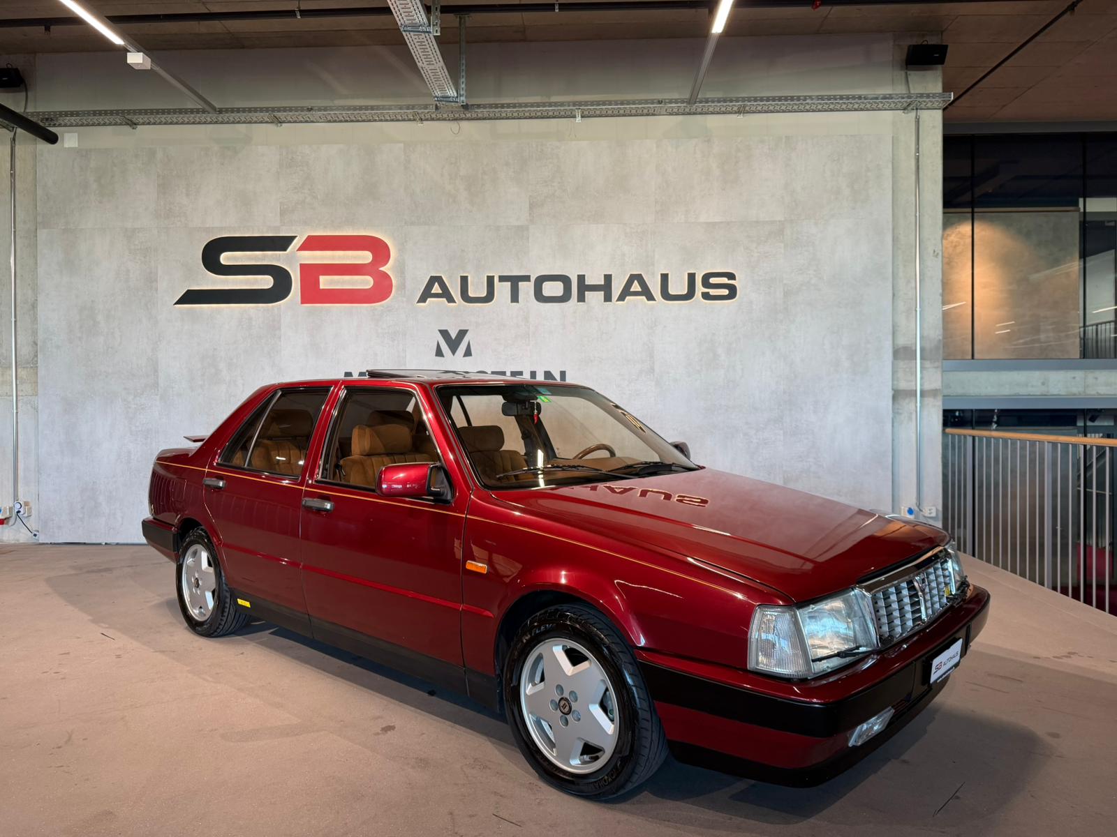 LANCIA Thema 8.32 Ferrari-showroom-element-3