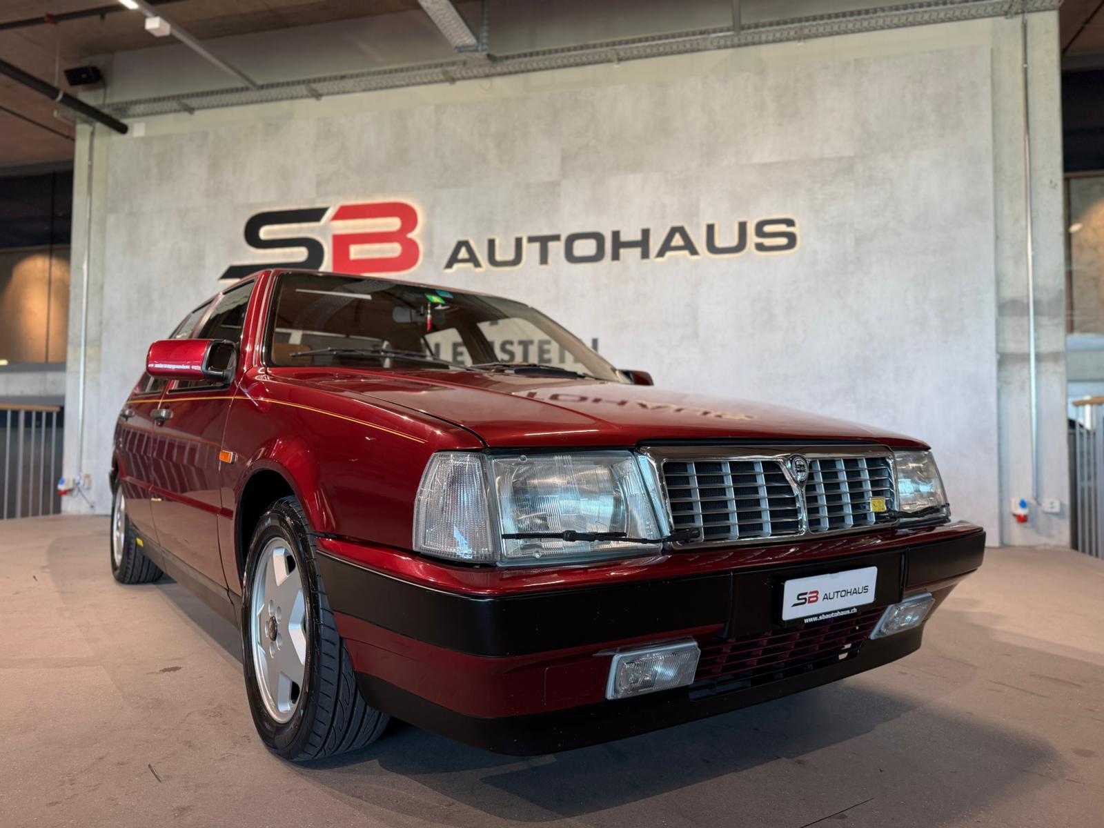 LANCIA Thema 8.32 Ferrari-image-5