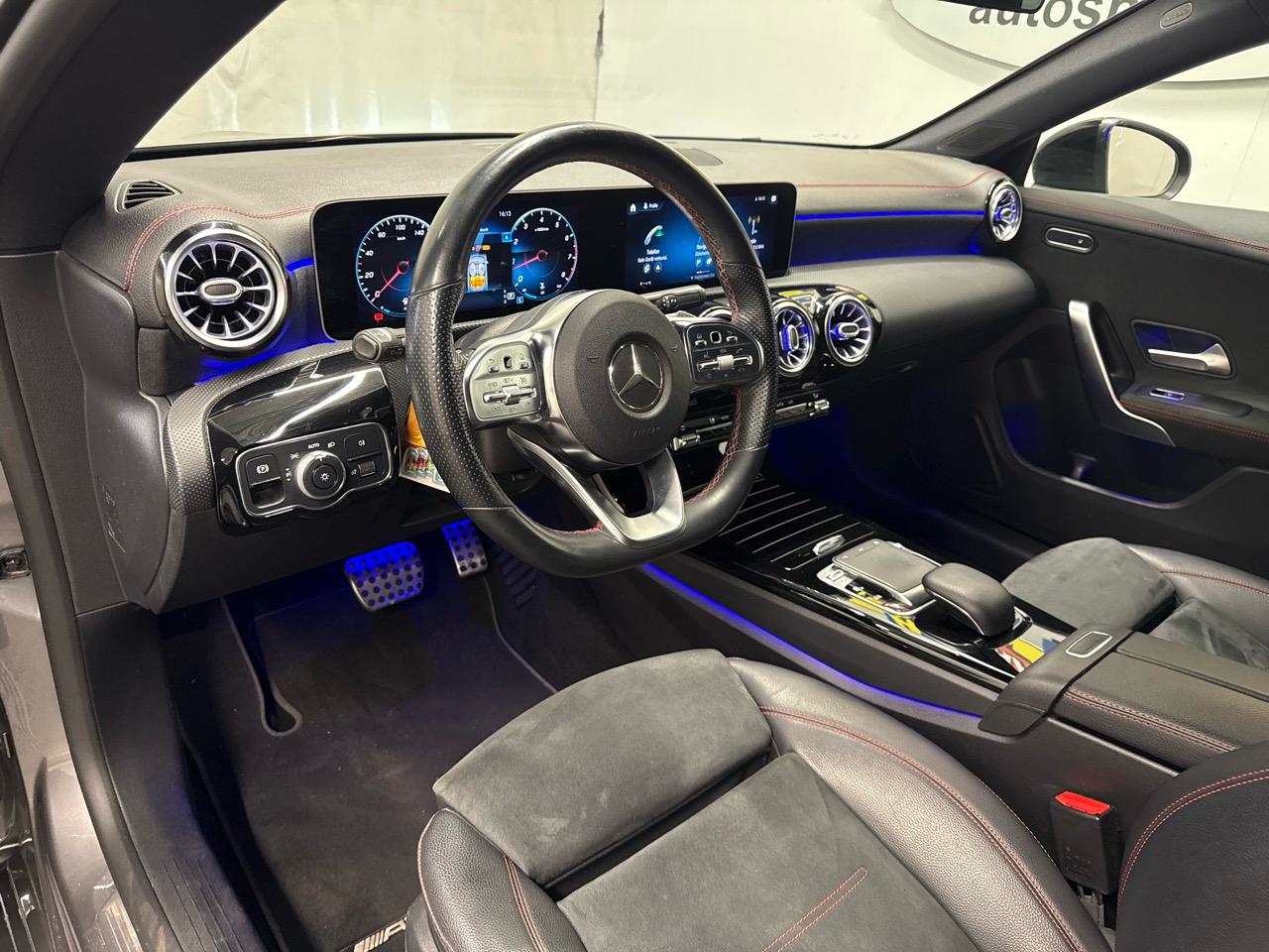 MERCEDES-BENZ CLA 220 Shooting Brake AMG DCT 19Z NAV LED-showroom-element-2