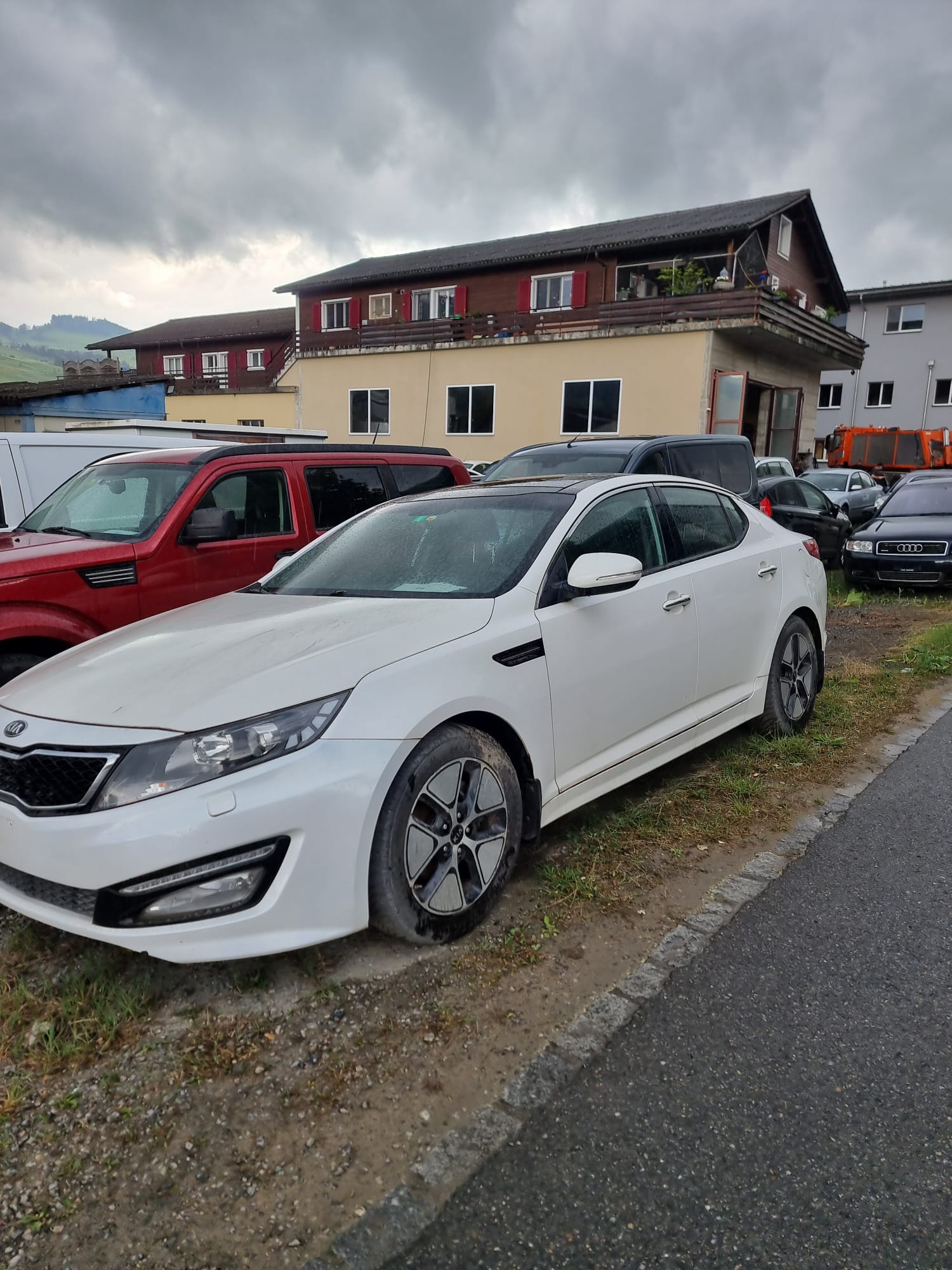 KIA Optima 2.0 CVVT Hybrid Automatic-image-2
