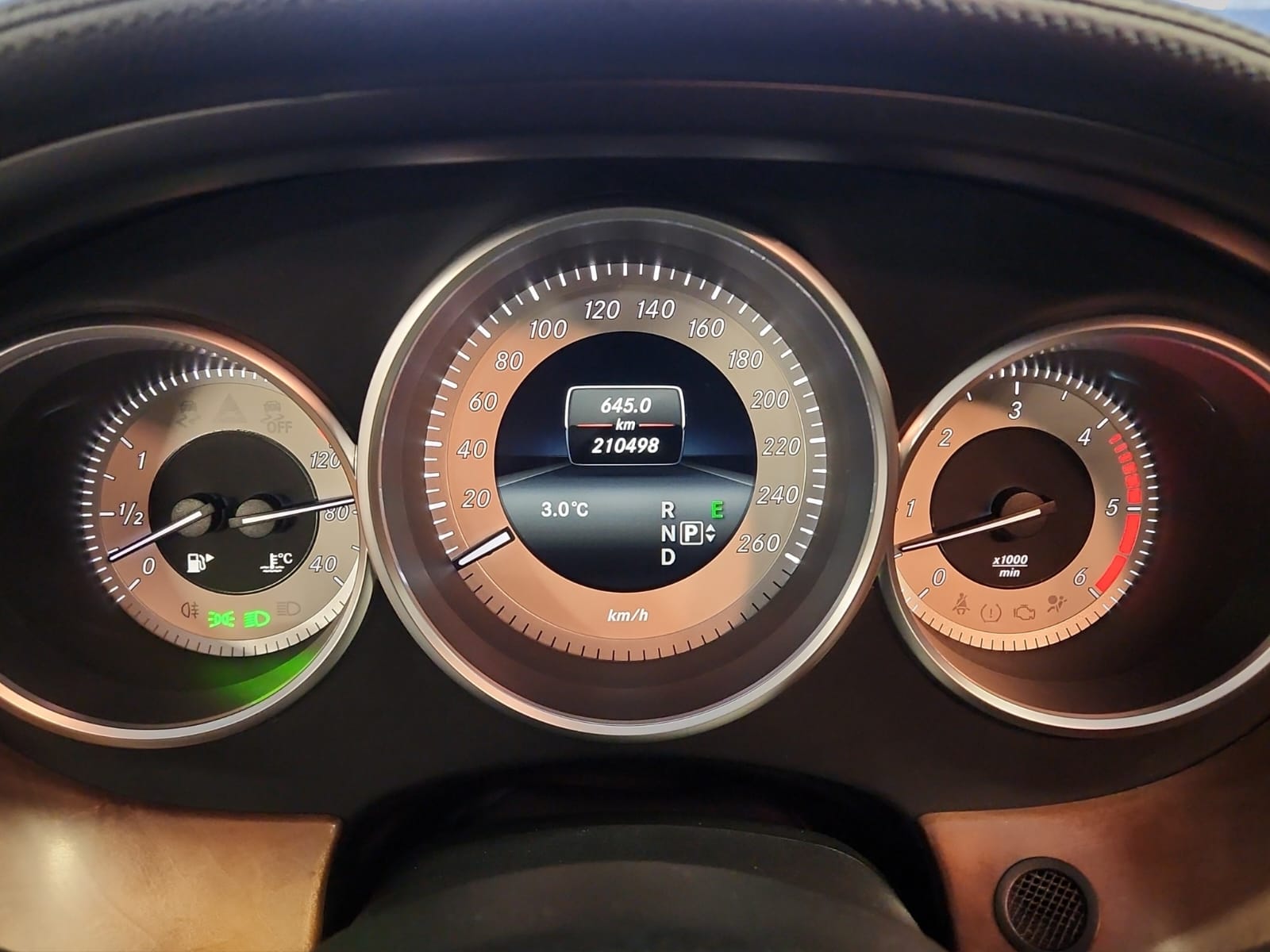 MERCEDES-BENZ CLS 350 BlueTEC 4Matic 7G-Tronic-image-15