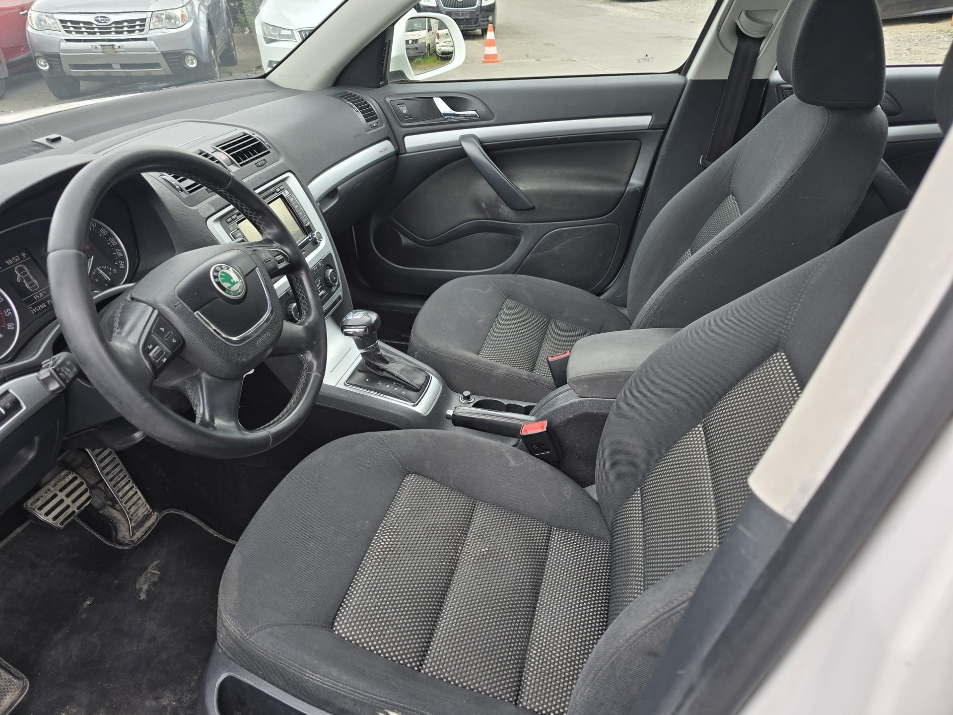 SKODA Octavia Combi 2.0 TDI Scout 4x4 DSG-image-13