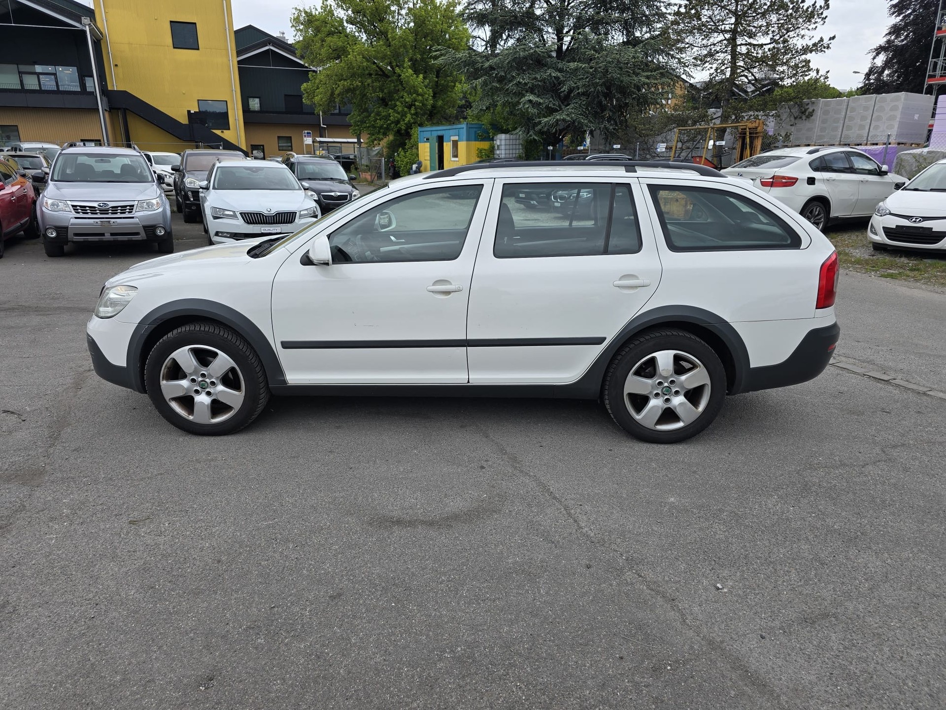 SKODA Octavia Combi 2.0 TDI Scout 4x4 DSG-image-4