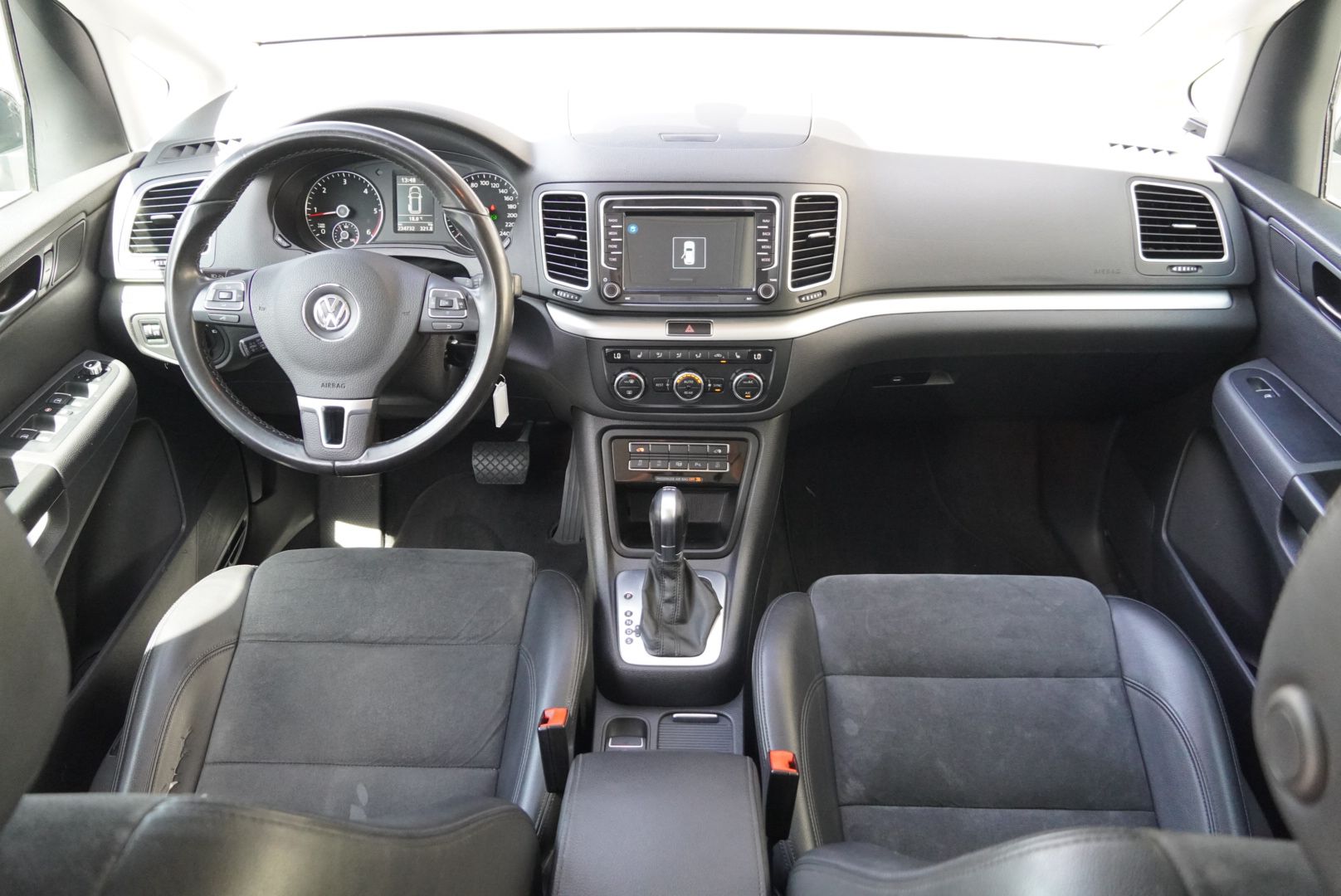 VW Sharan 2.0 TDI BlueMotion Technology Highline DSG-image-10