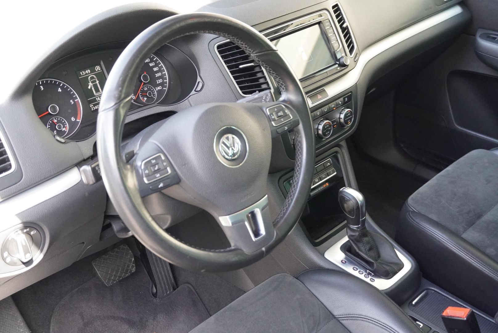 VW Sharan 2.0 TDI BlueMotion Technology Highline DSG-image-13