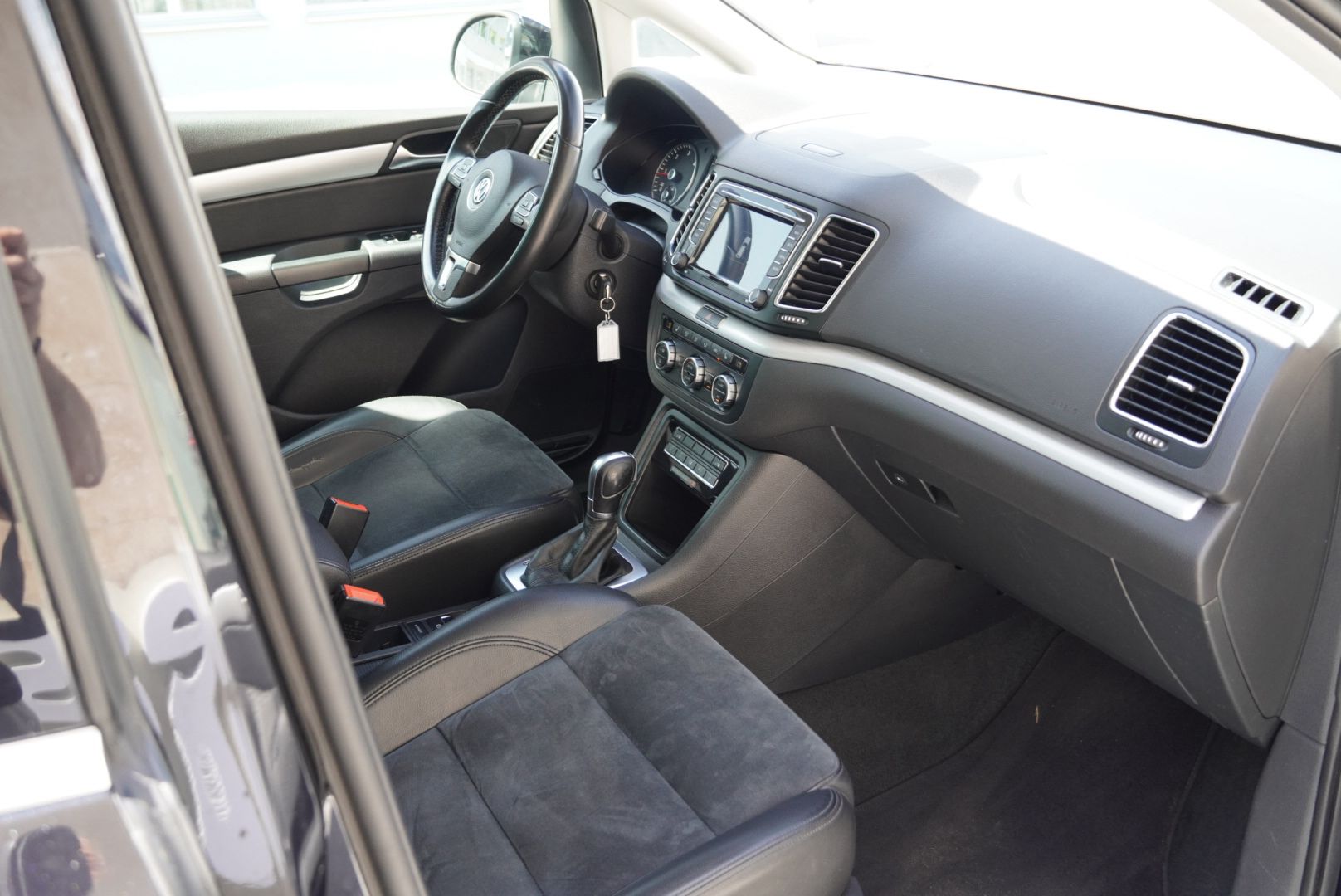 VW Sharan 2.0 TDI BlueMotion Technology Highline DSG-image-19