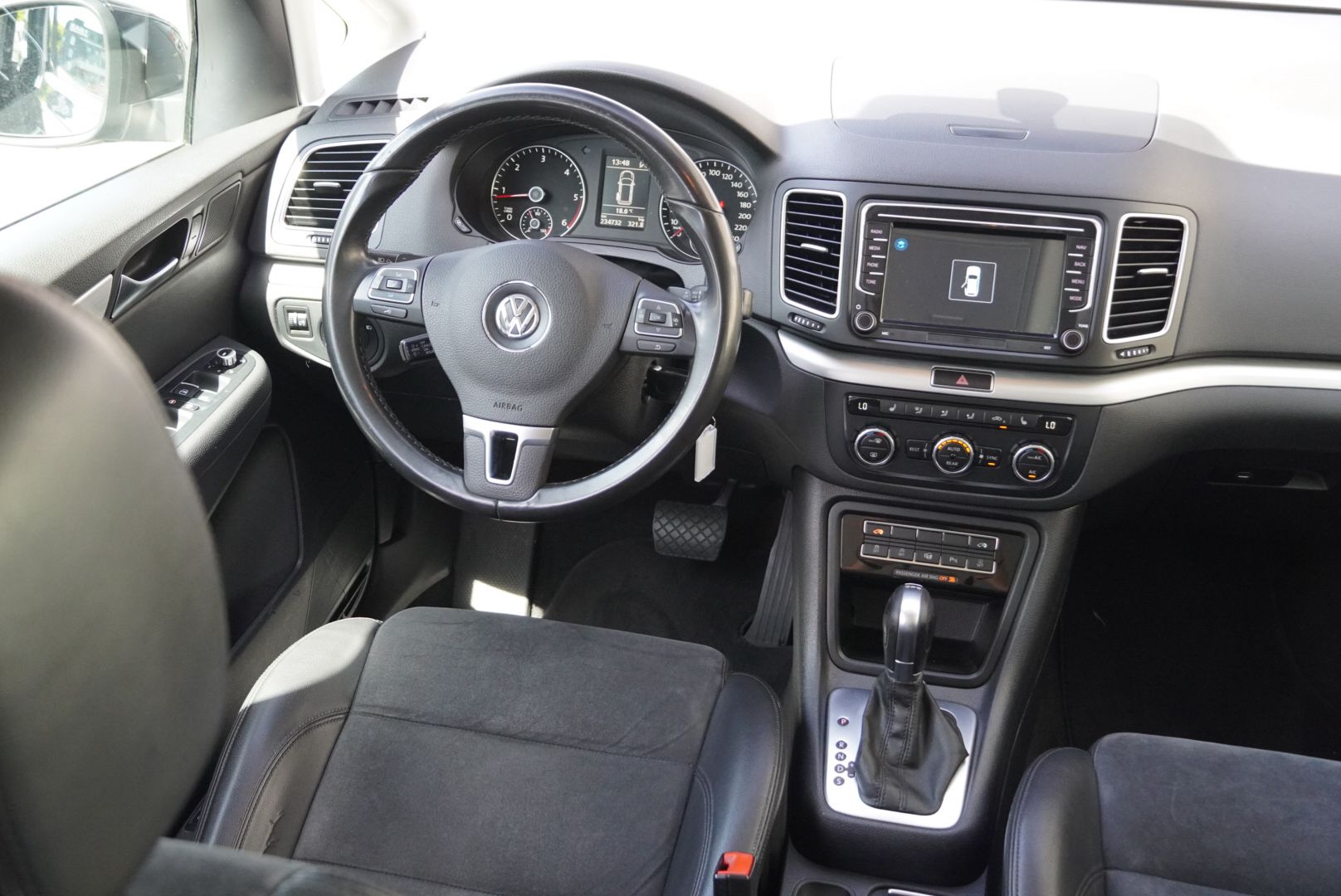 VW Sharan 2.0 TDI BlueMotion Technology Highline DSG-image-11