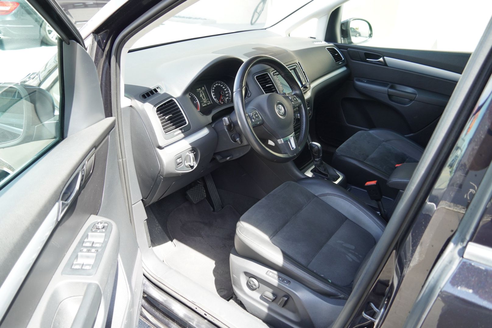 VW Sharan 2.0 TDI BlueMotion Technology Highline DSG-image-12