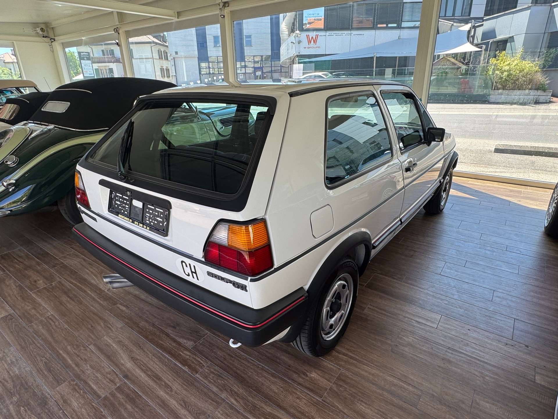 VW Golf 1800 GTI-showroom-element-3