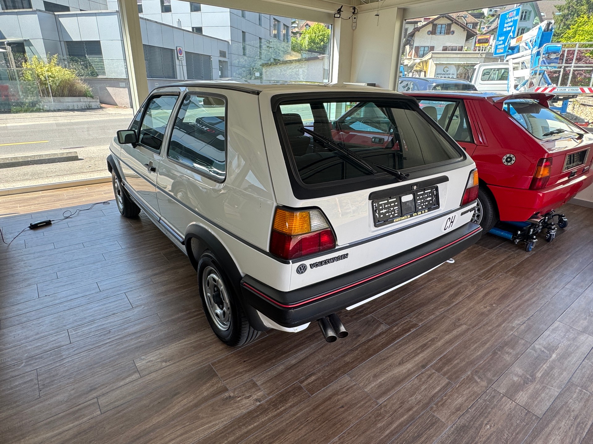 VW Golf 1800 GTI-showroom-element-1