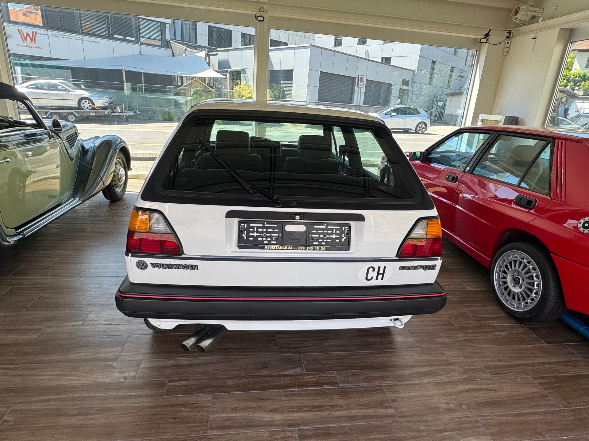 VW Golf 1800 GTI-showroom-element-2