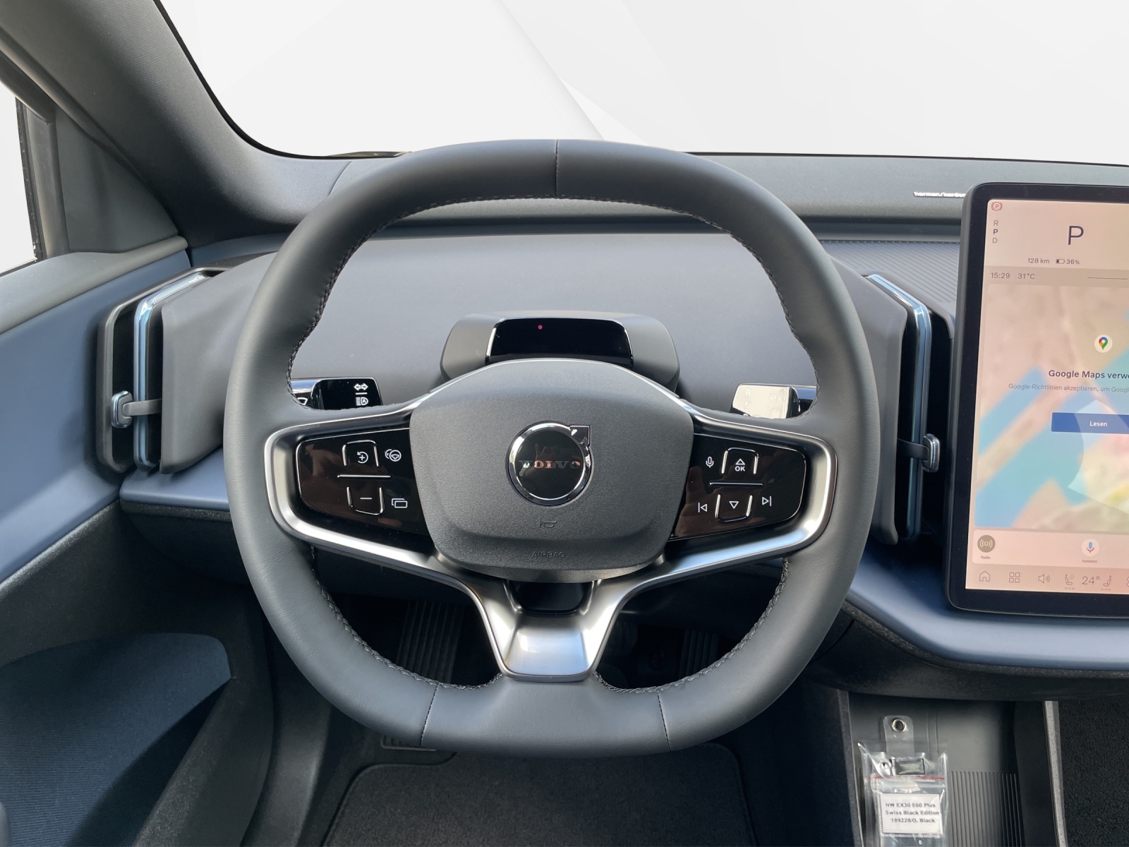 VOLVO EX 30 E60 Plus Swiss Black Edition-image-11