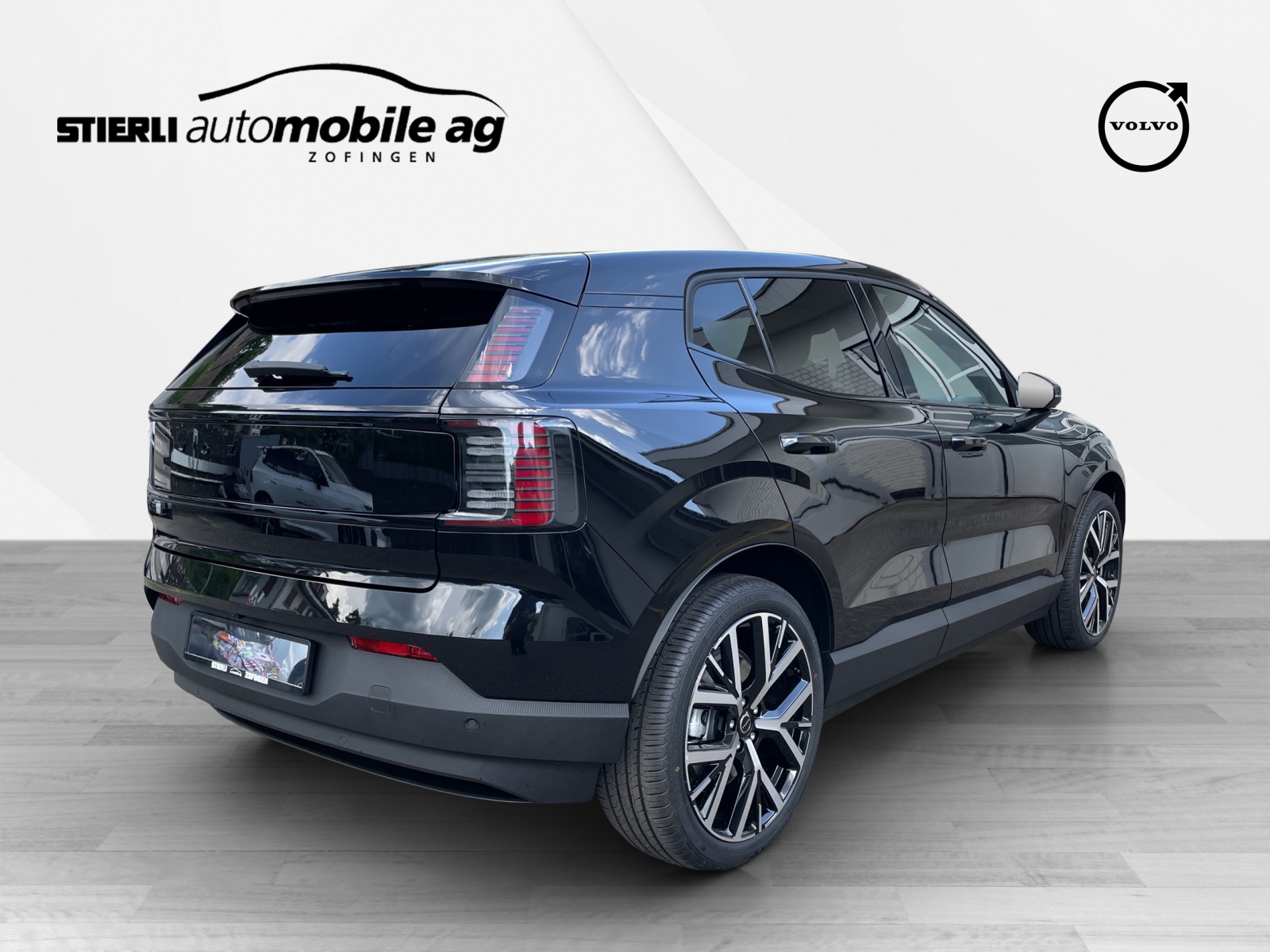 VOLVO EX 30 E60 Plus Swiss Black Edition-image-4