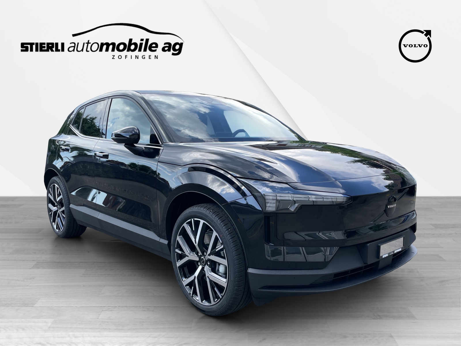 VOLVO EX 30 E60 Plus Swiss Black Edition-showroom-element-2