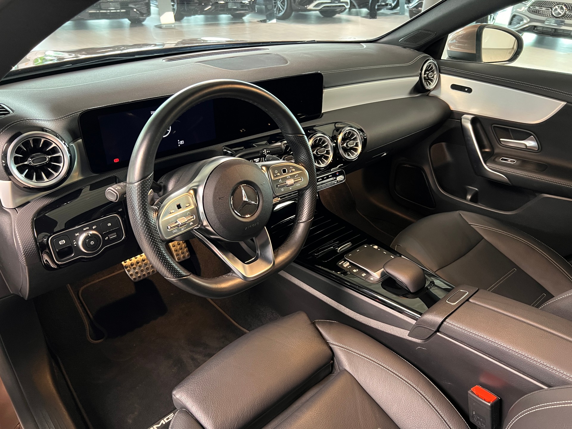 MERCEDES-BENZ CLA 250 4Matic AMG Line 7G-DCT-image-9