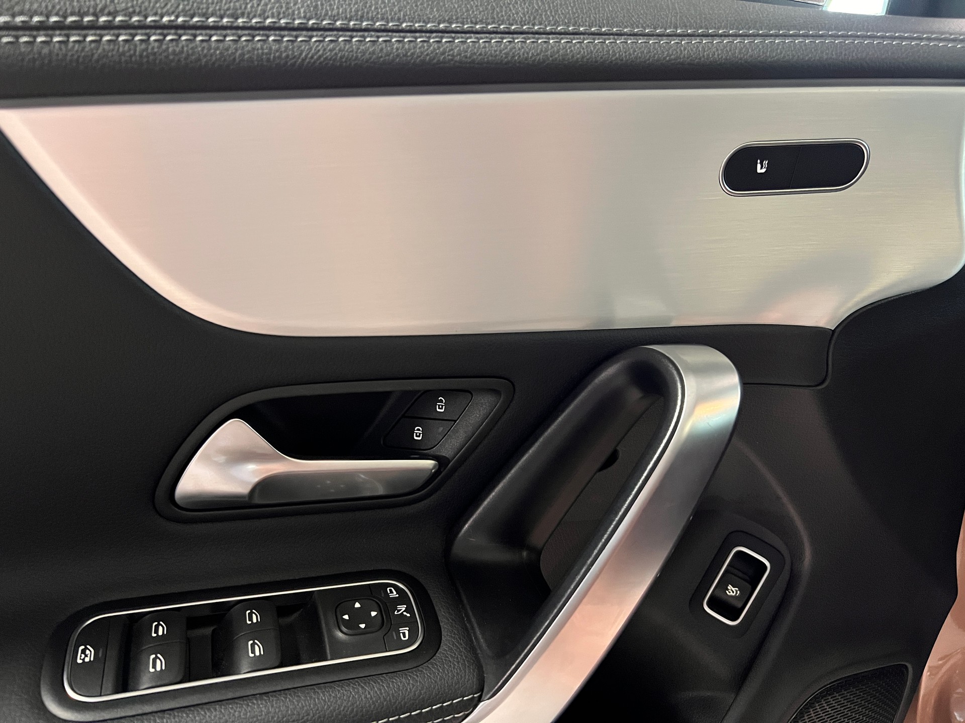 MERCEDES-BENZ CLA 250 4Matic AMG Line 7G-DCT-image-12