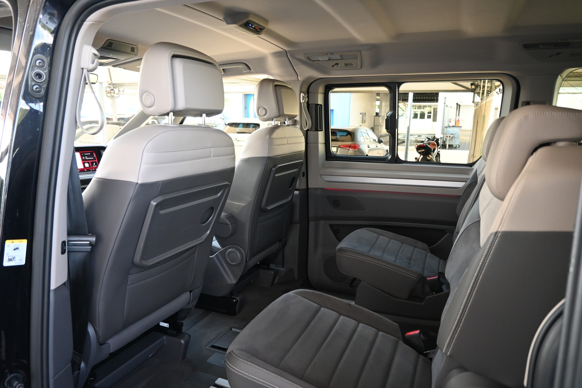VW Multivan 2.0 TDI Style DSG Lang 7-Plätzer + AHK 2000kg-image-16