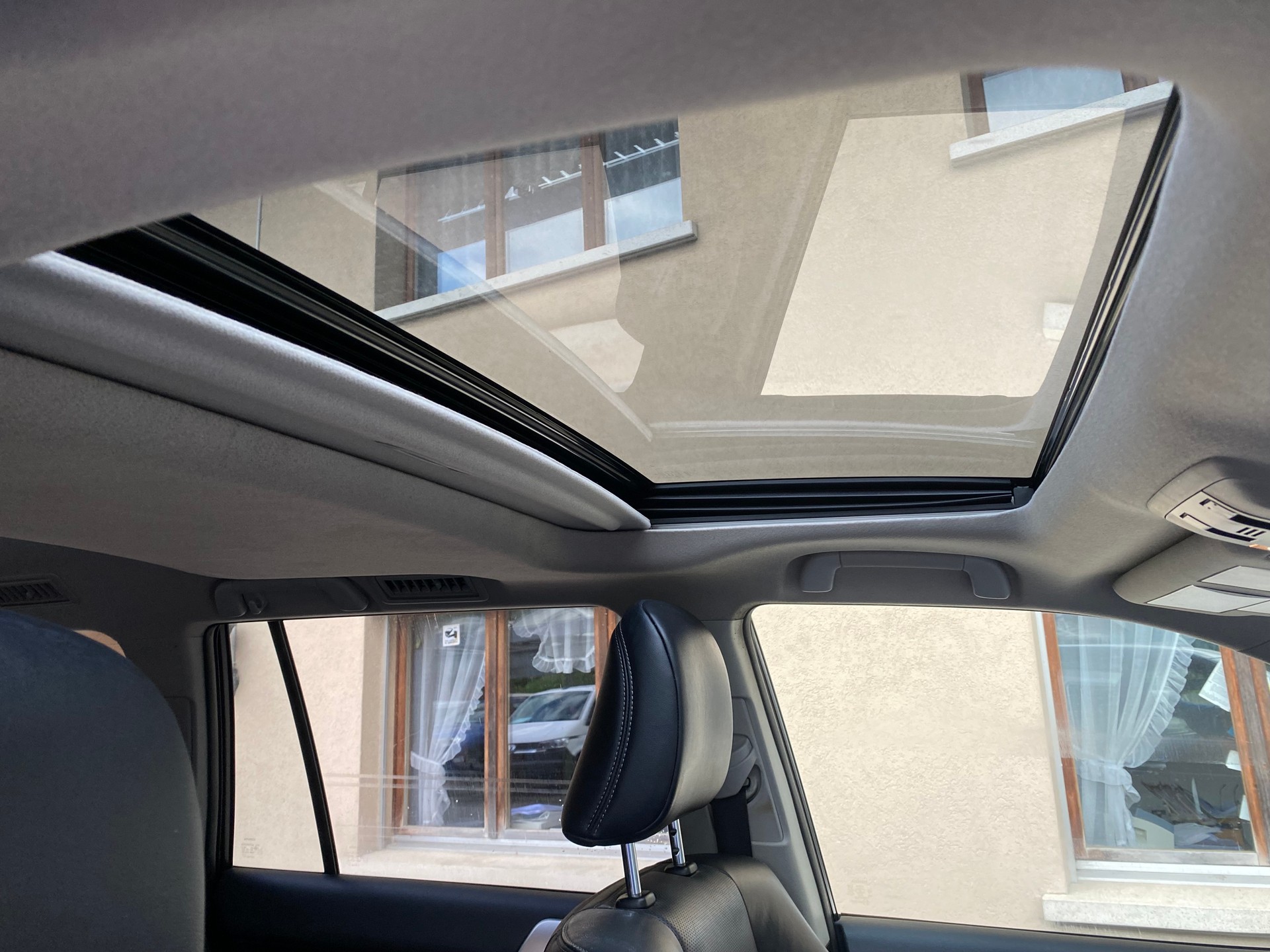 TOYOTA Land Cruiser 2.8TD Style Automatic-image-8
