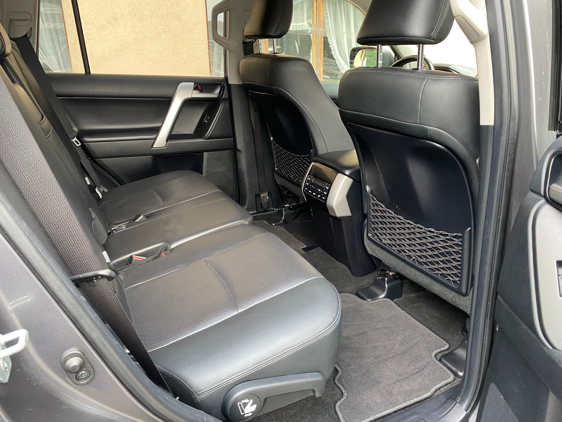 TOYOTA Land Cruiser 2.8TD Style Automatic-image-9