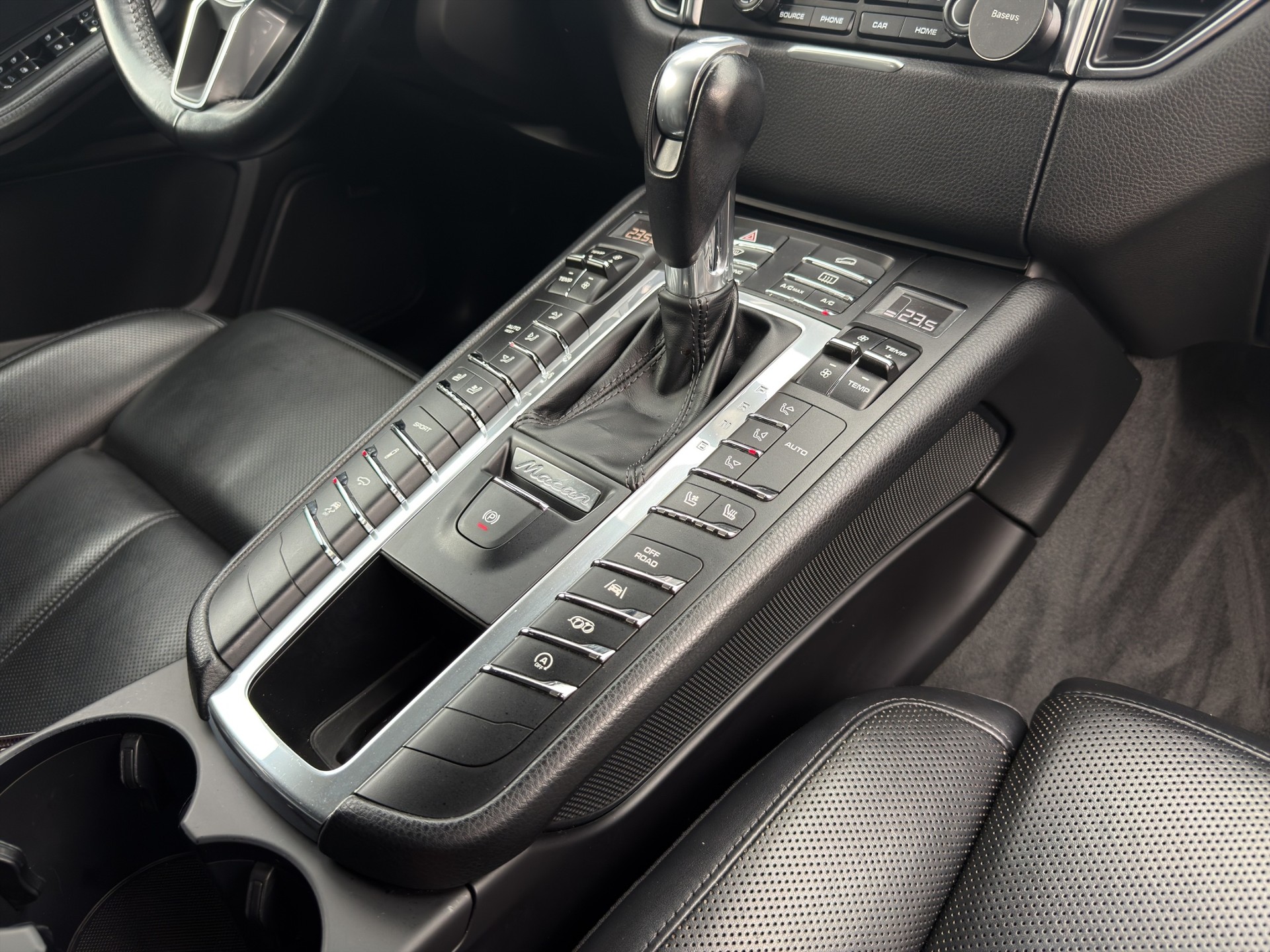 PORSCHE Macan S Diesel PDK-image-17