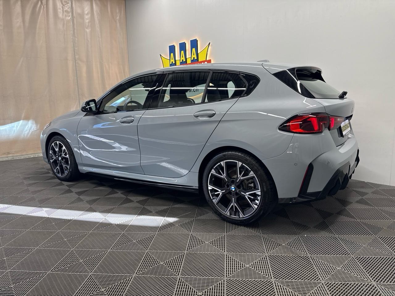 BMW 120 M Sport Steptronic-showroom-element-1