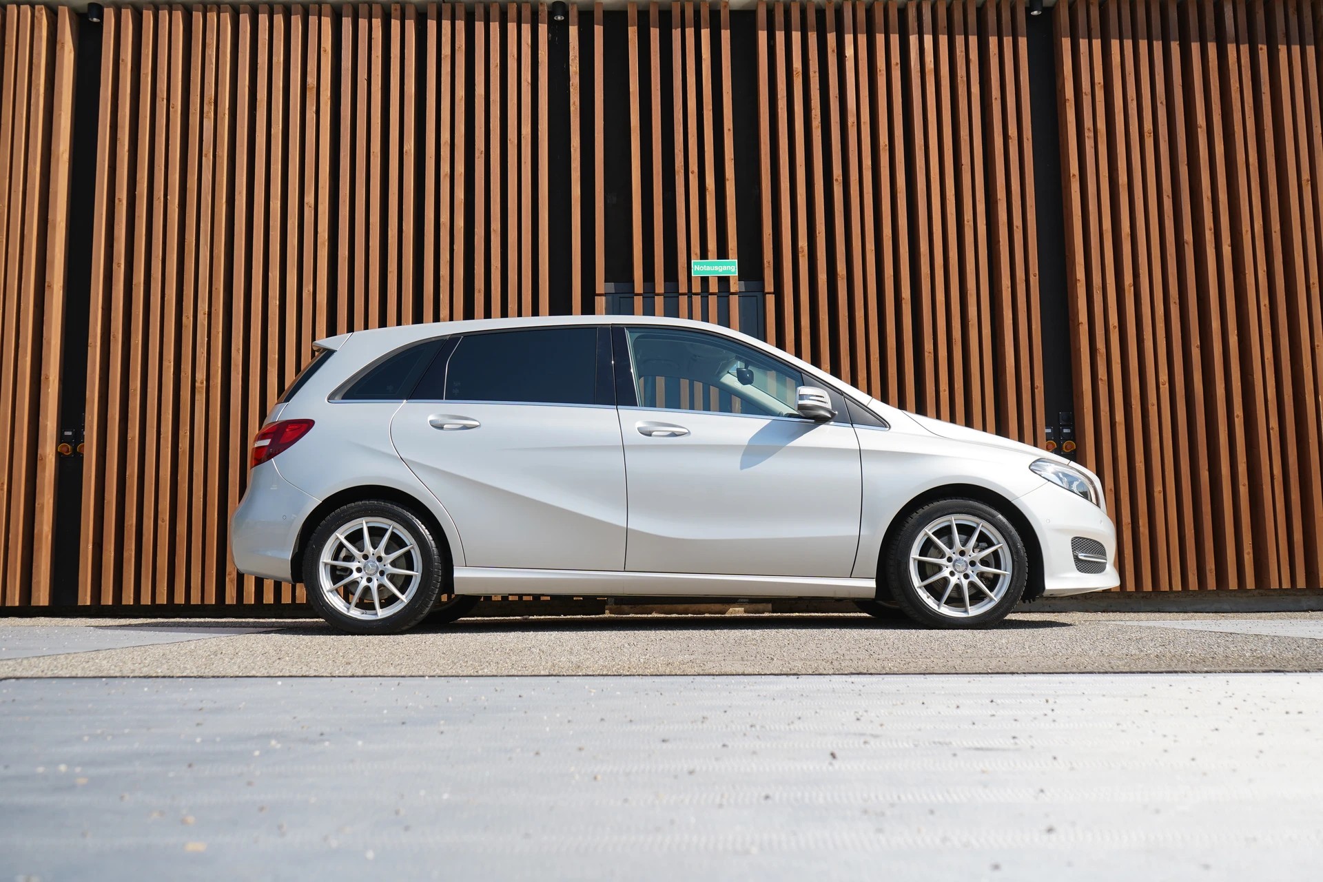 MERCEDES-BENZ B 220 CDI SWISS STAR EDITION 4MATIC 7G-DCT l 177 PS-showroom-element-2