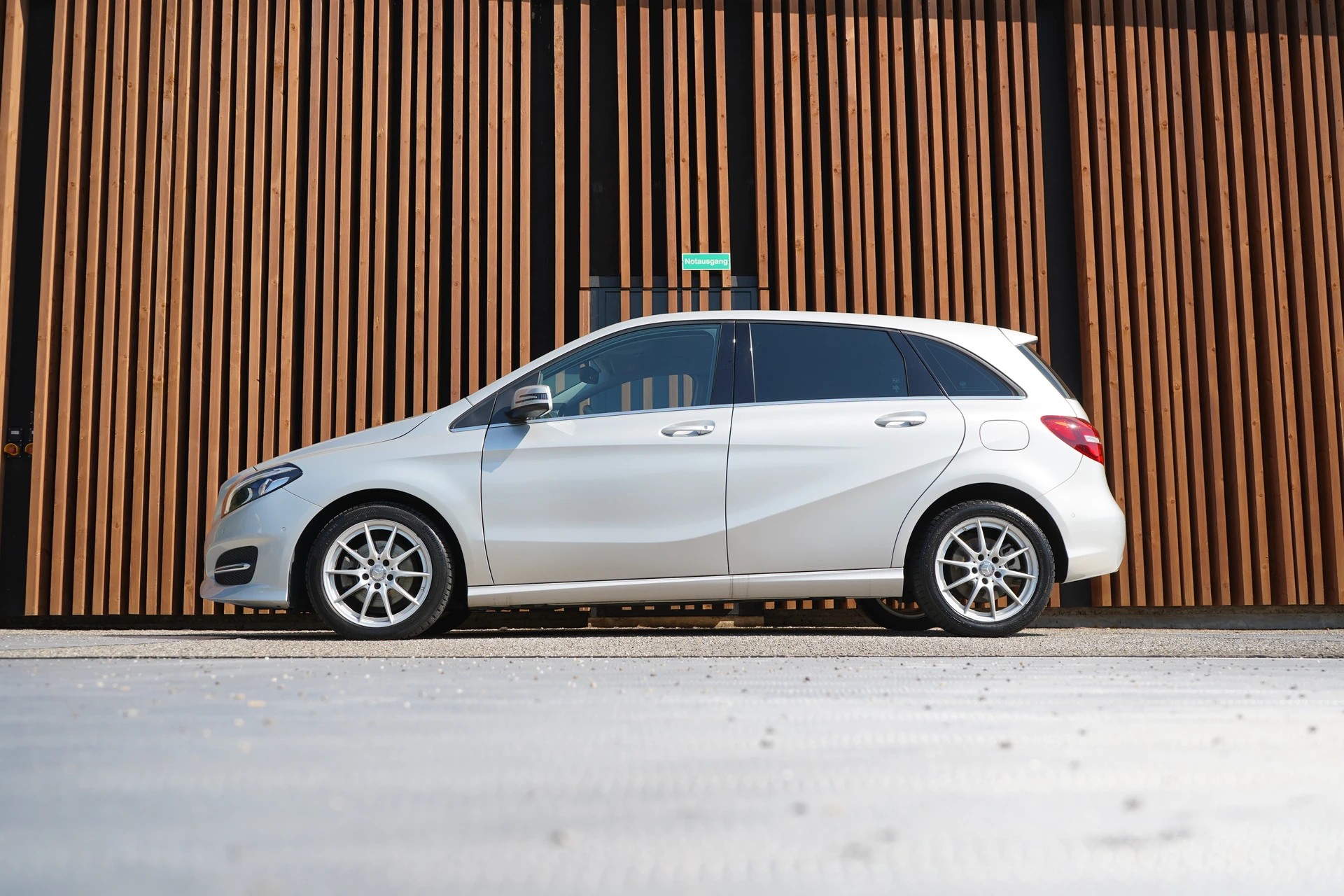MERCEDES-BENZ B 220 CDI SWISS STAR EDITION 4MATIC 7G-DCT l 177 PS-showroom-element-3
