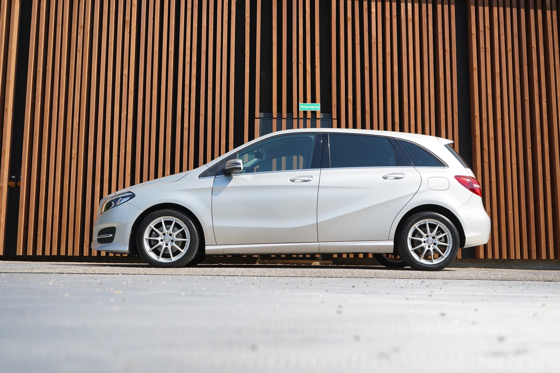 MERCEDES-BENZ B 220 CDI SWISS STAR EDITION 4MATIC 7G-DCT l 177 PS-showroom-element-1
