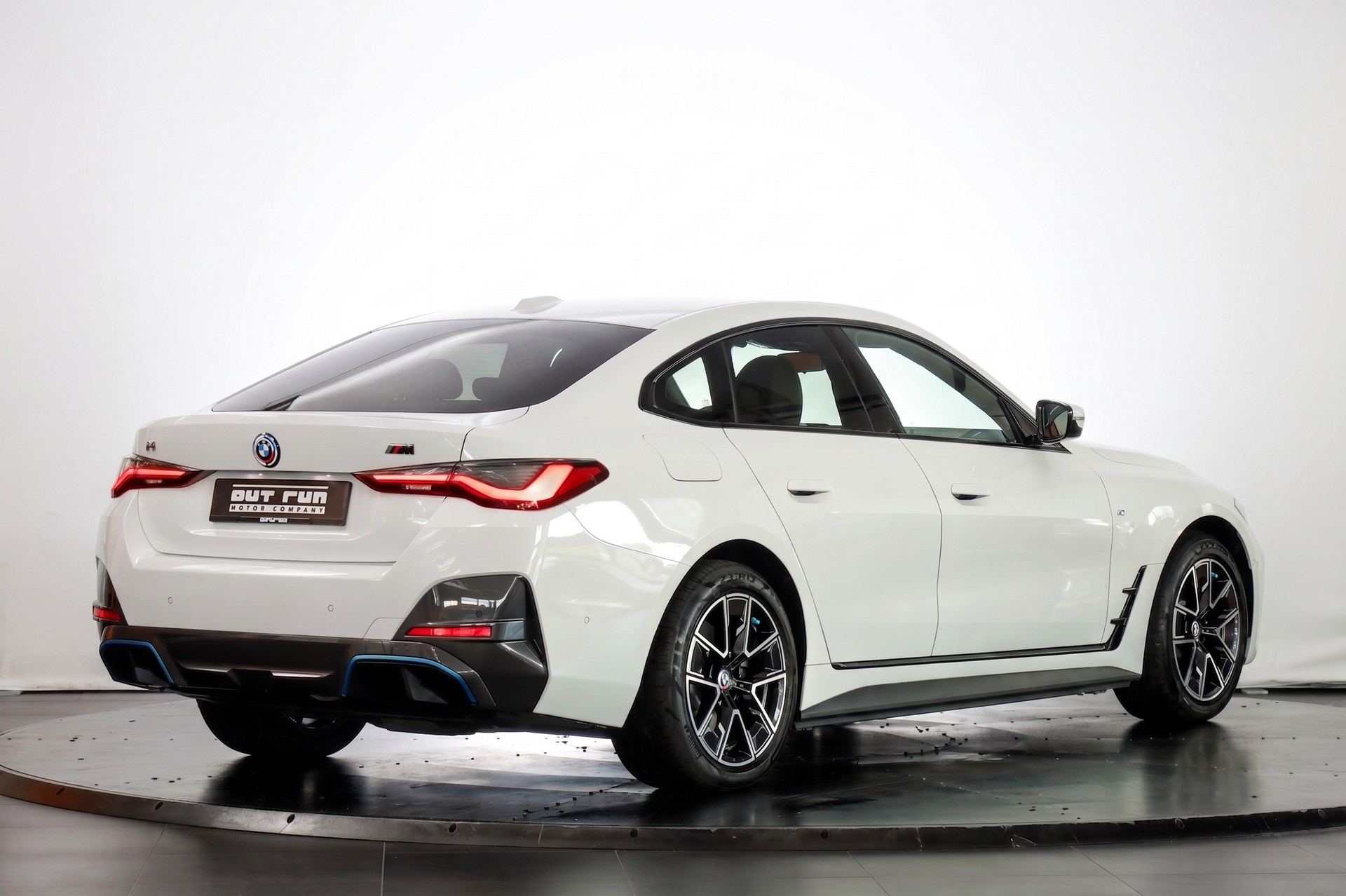 BMW i4 eDrive 35 M Sport Pro-image-4
