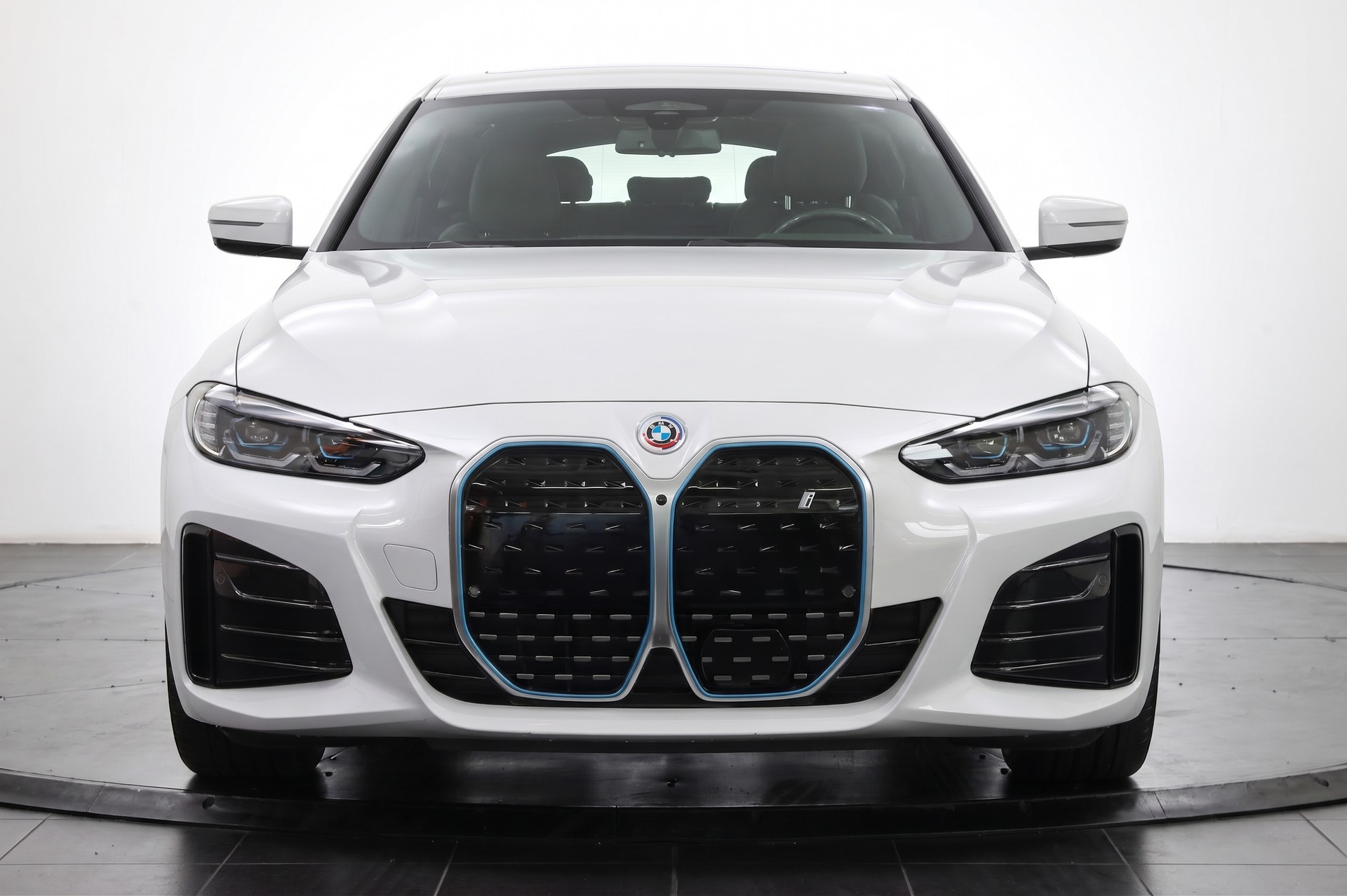BMW i4 eDrive 35 M Sport Pro-showroom-element-1