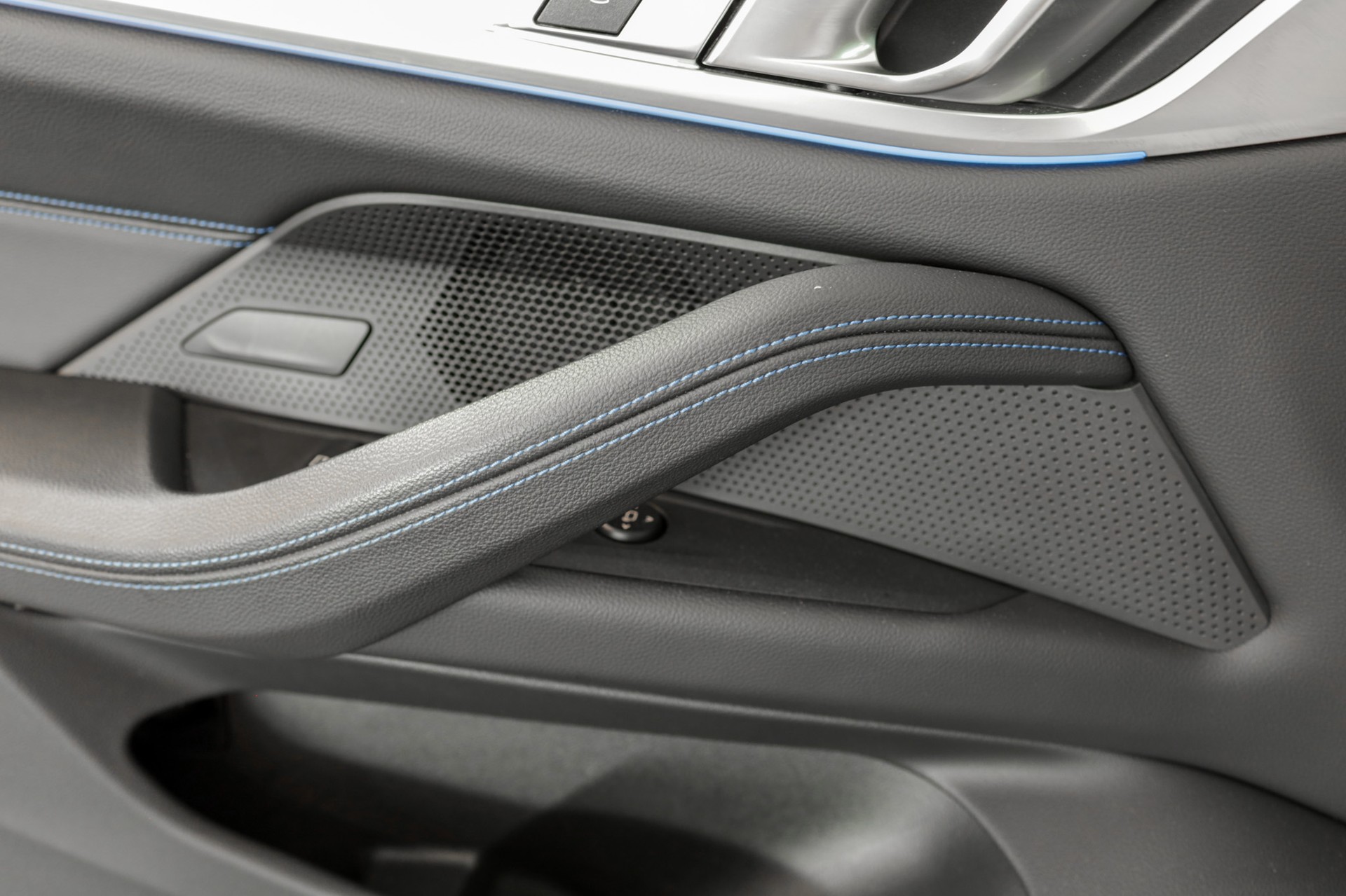 BMW i4 eDrive 35 M Sport Pro-image-12