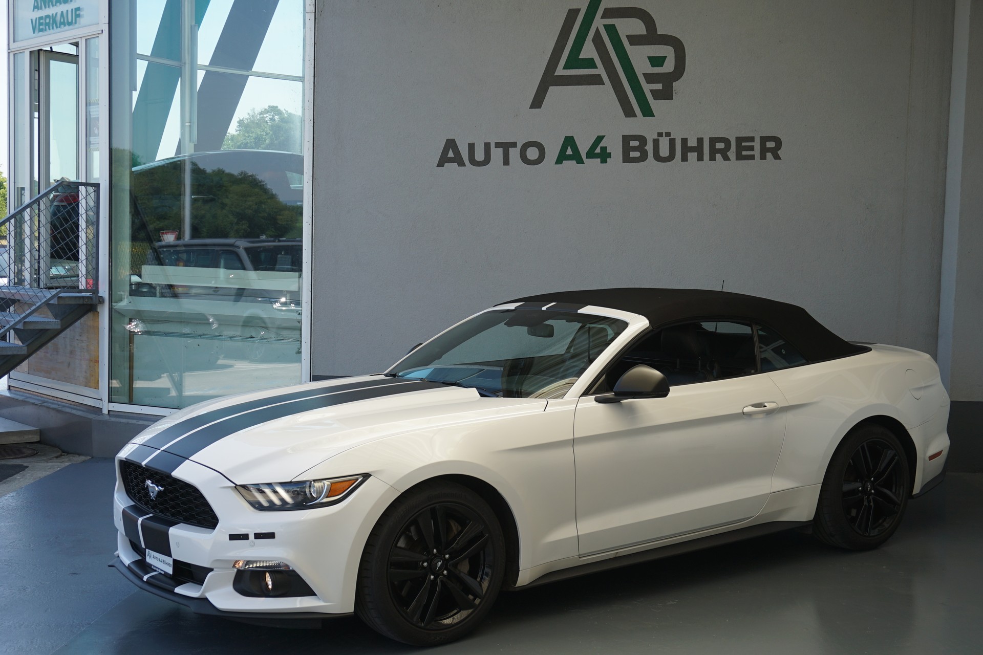 FORD Mustang Convertible 2.3 T Automat 317 PS-image-5
