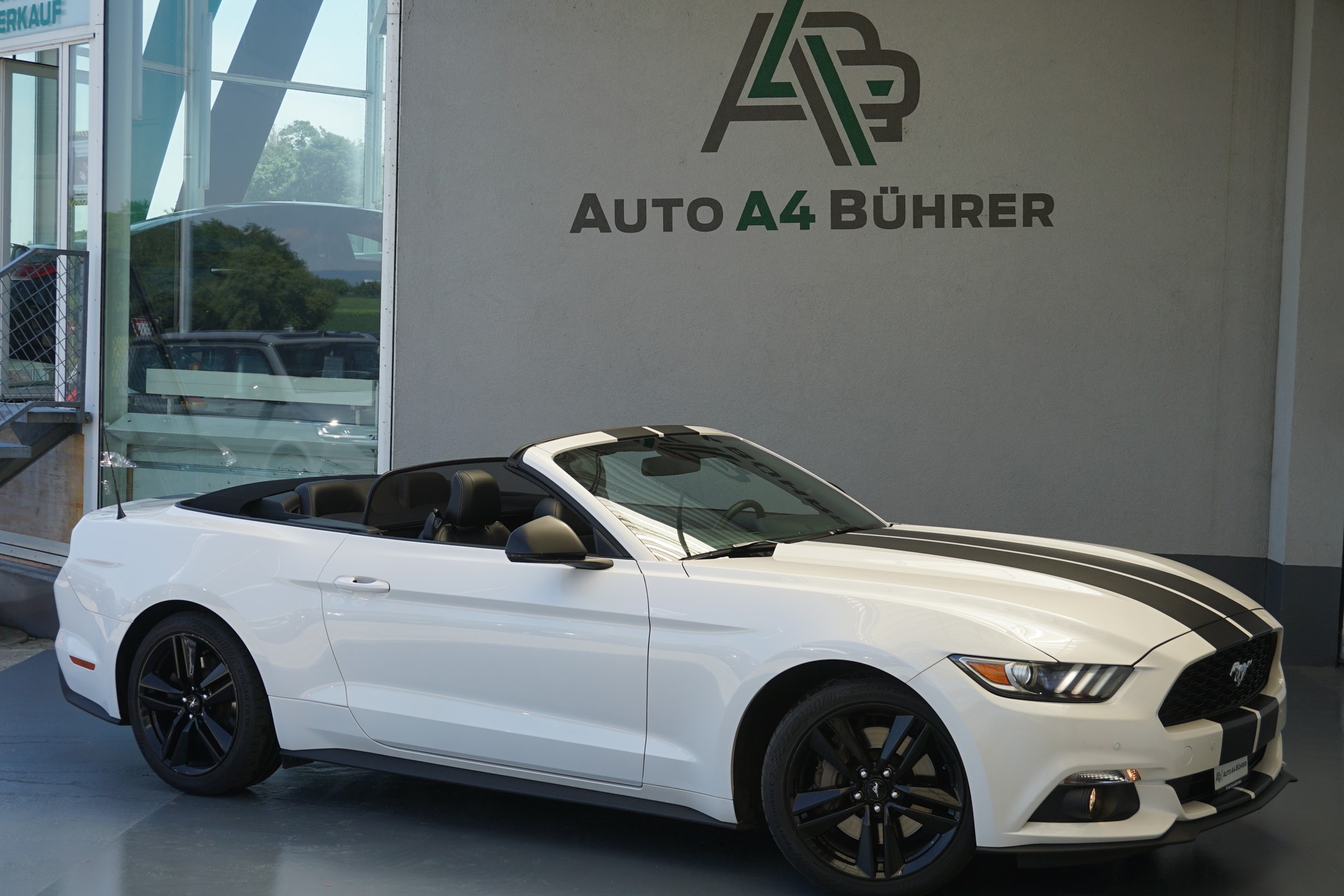 FORD Mustang Convertible 2.3 T Automat 317 PS-showroom-element-3