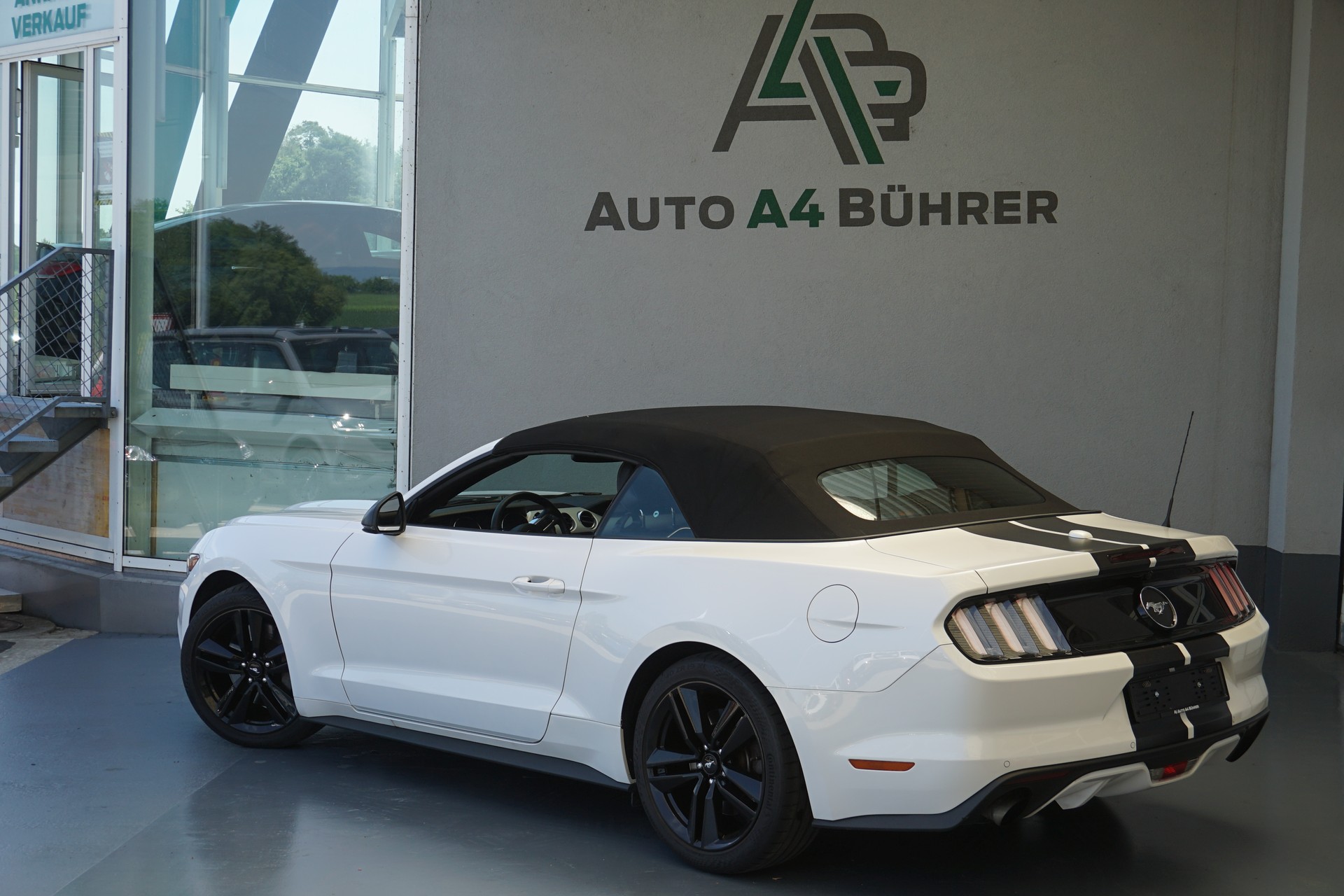 FORD Mustang Convertible 2.3 T Automat 317 PS-image-9