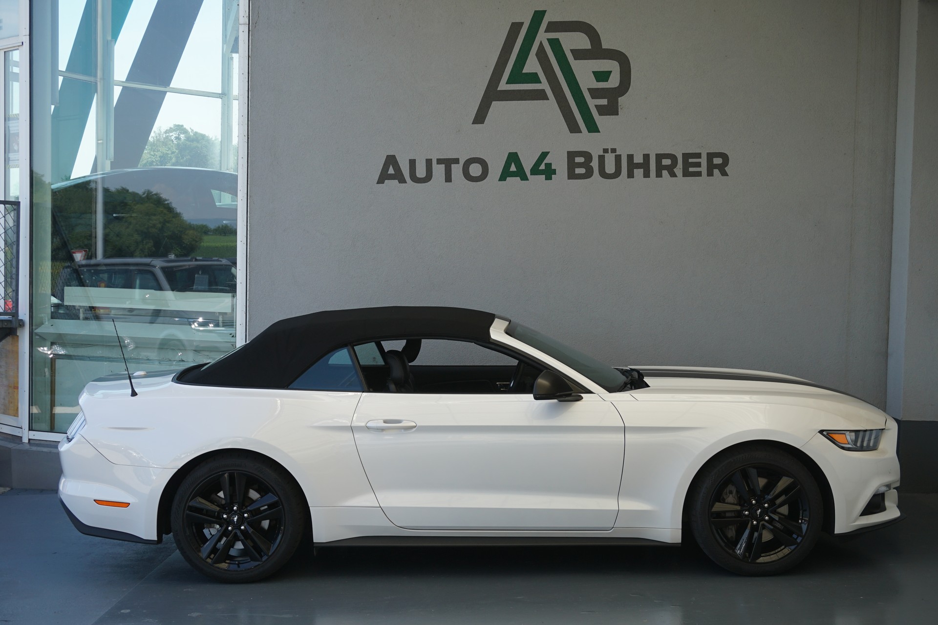 FORD Mustang Convertible 2.3 T Automat 317 PS-image-7