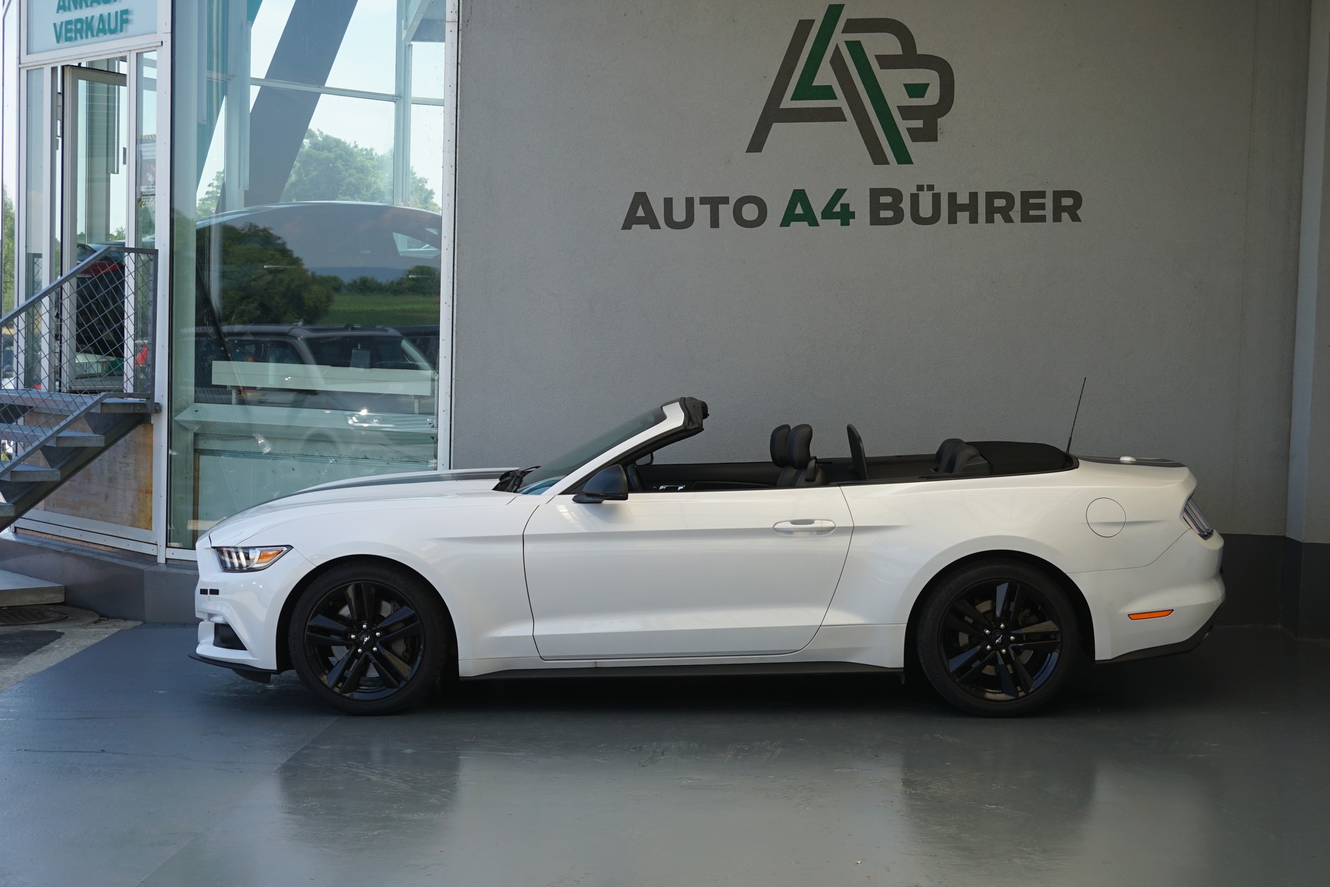 FORD Mustang Convertible 2.3 T Automat 317 PS-showroom-element-1