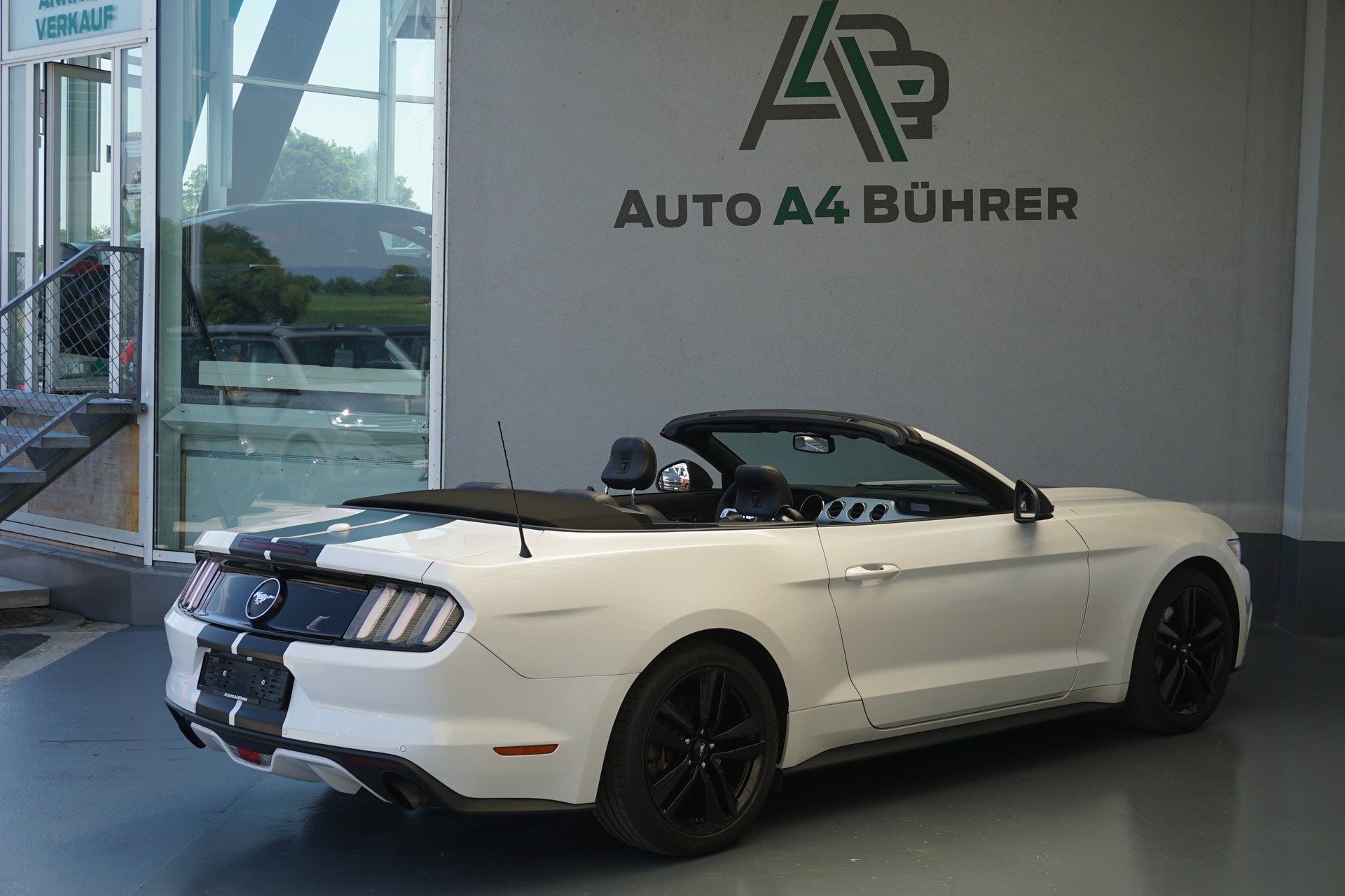 FORD Mustang Convertible 2.3 T Automat 317 PS-image-13