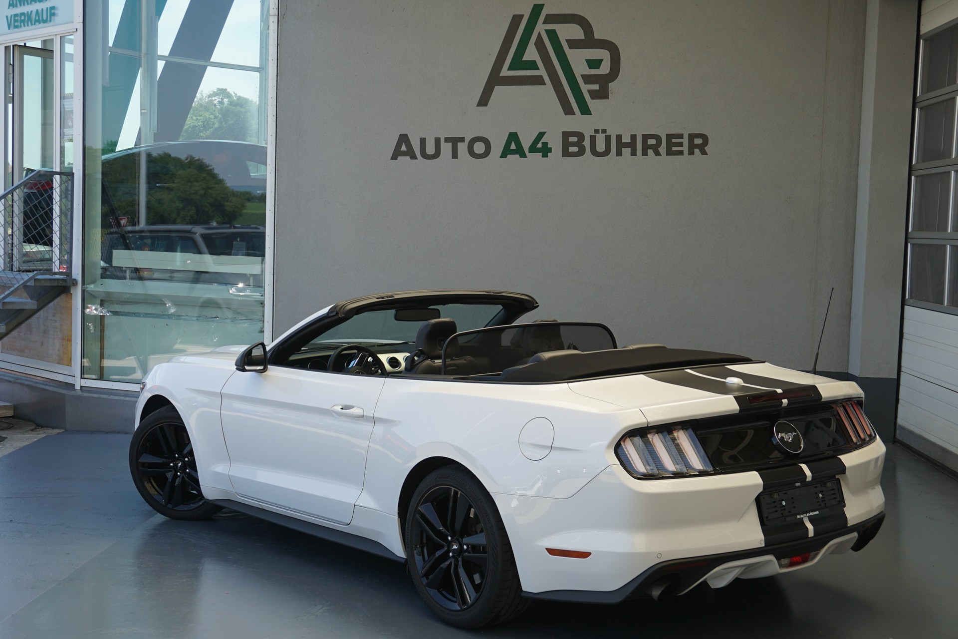 FORD Mustang Convertible 2.3 T Automat 317 PS-image-11