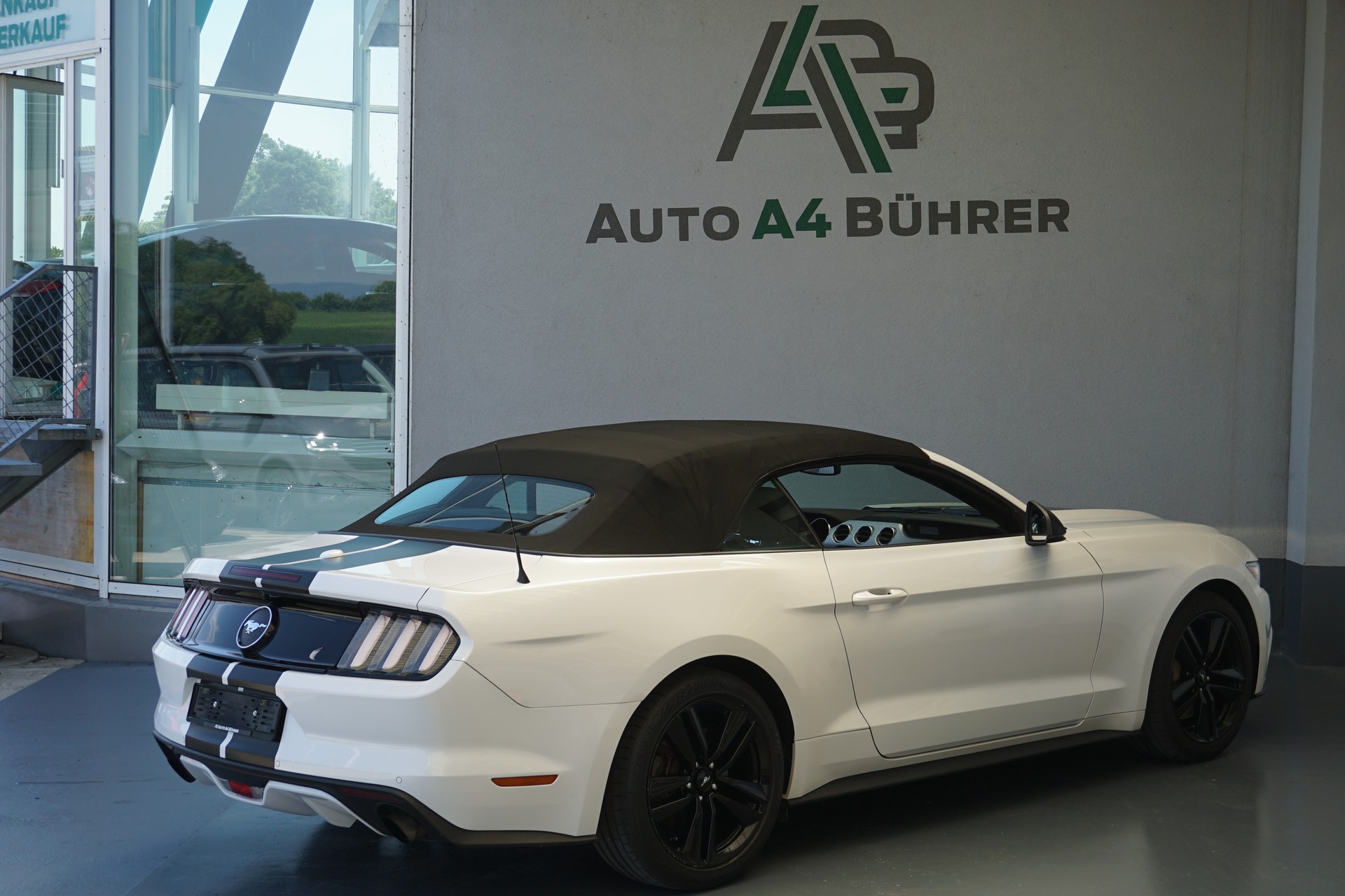 FORD Mustang Convertible 2.3 T Automat 317 PS-image-12