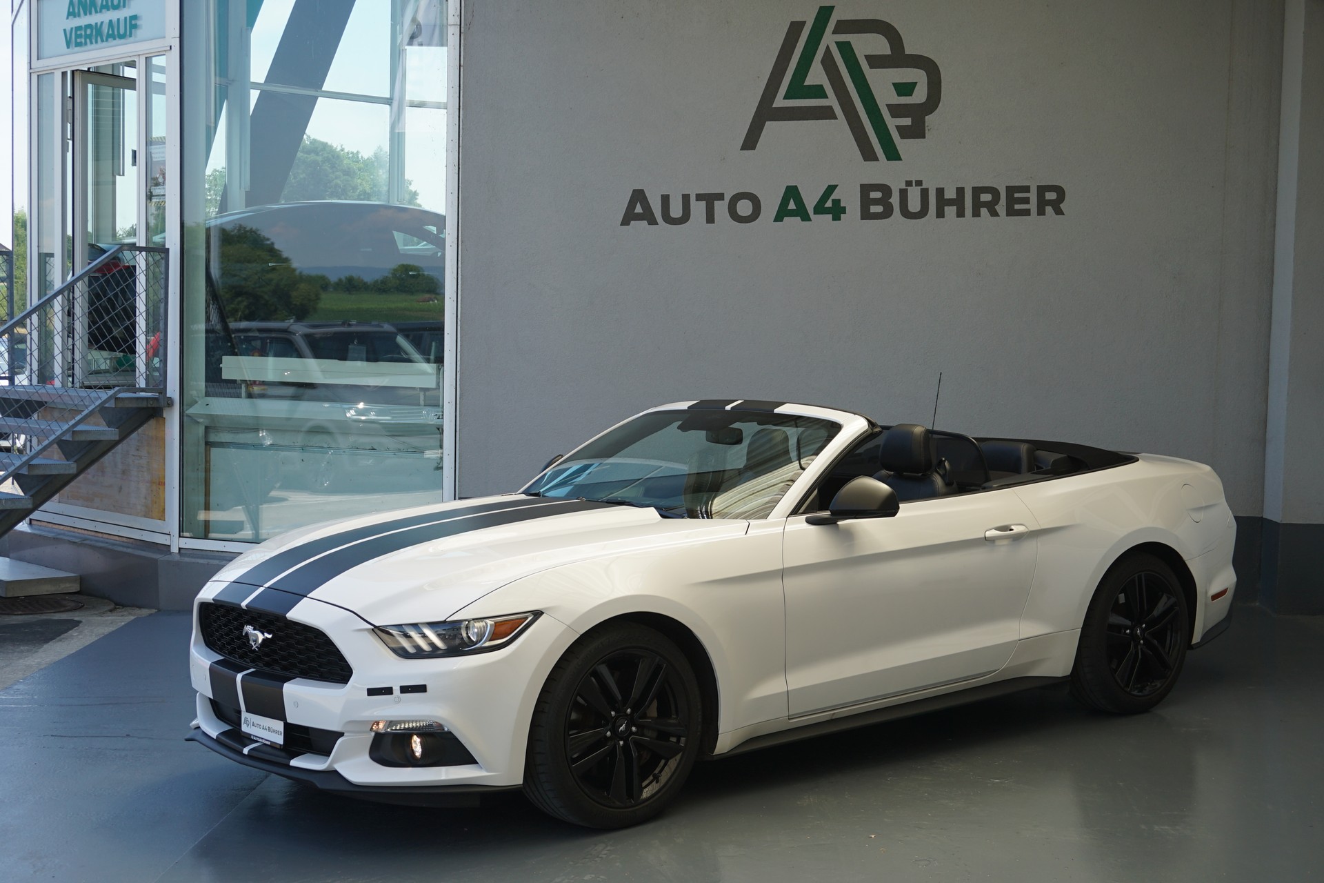 FORD Mustang Convertible 2.3 T Automat 317 PS-image-6