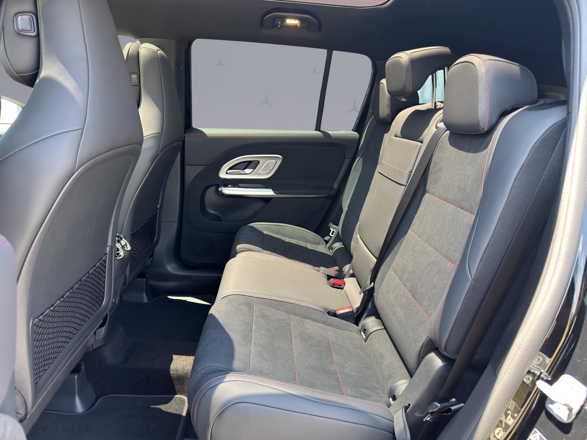 MERCEDES-BENZ GLB 220 4matic-image-12