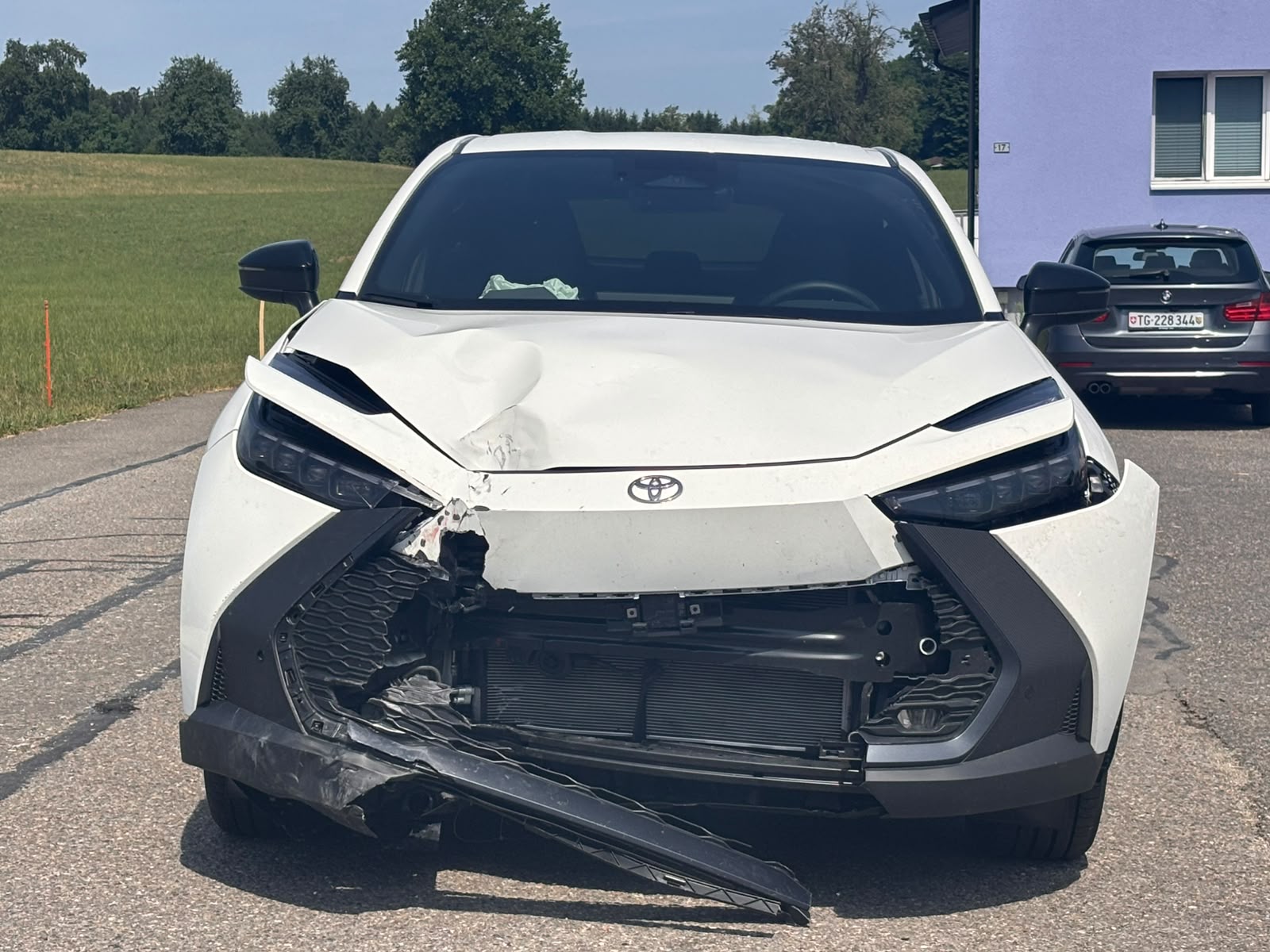 TOYOTA C-HR 2.0 PHEV CVT Swiss Edition-image-1