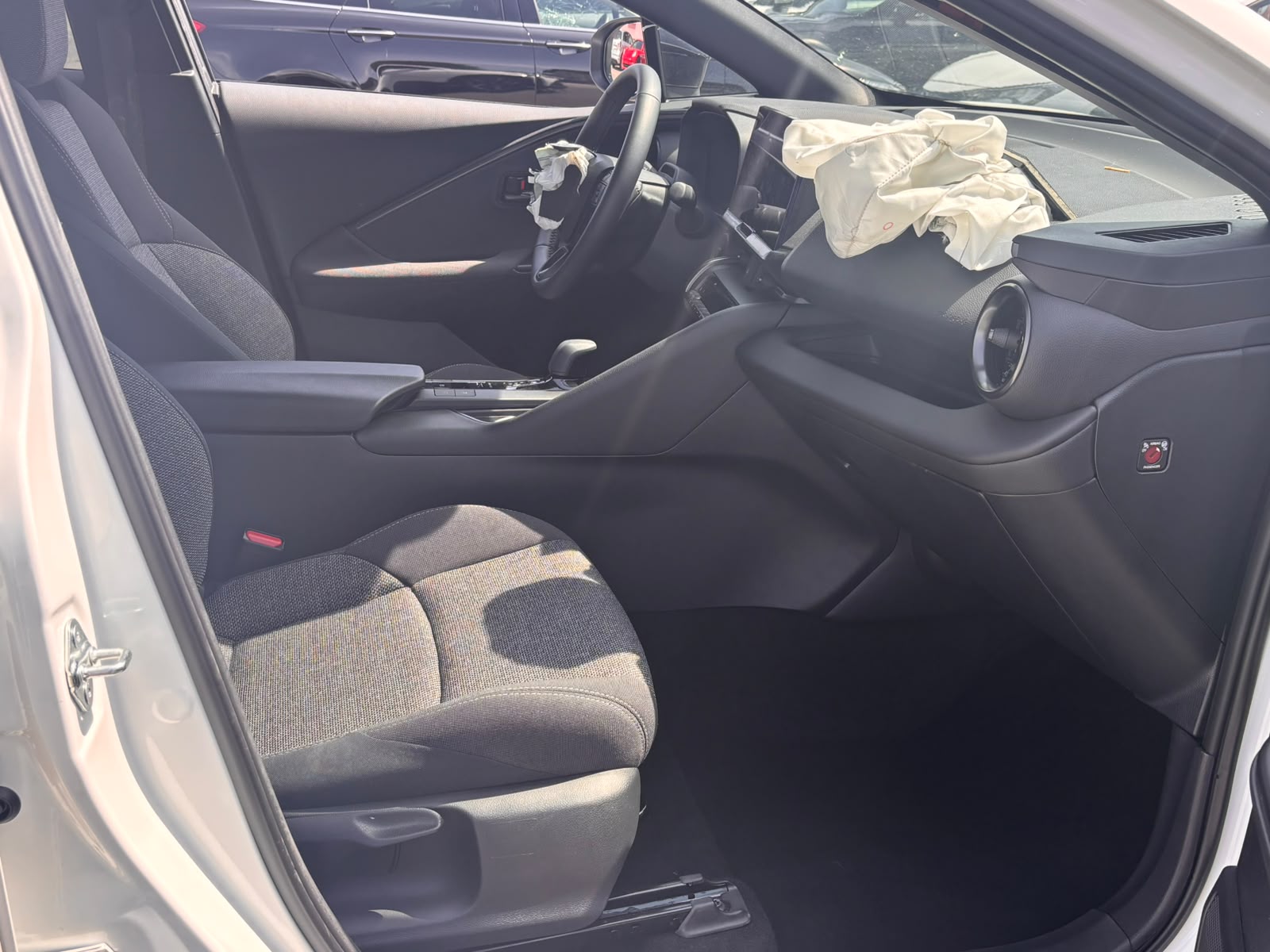 TOYOTA C-HR 2.0 PHEV CVT Swiss Edition-image-13