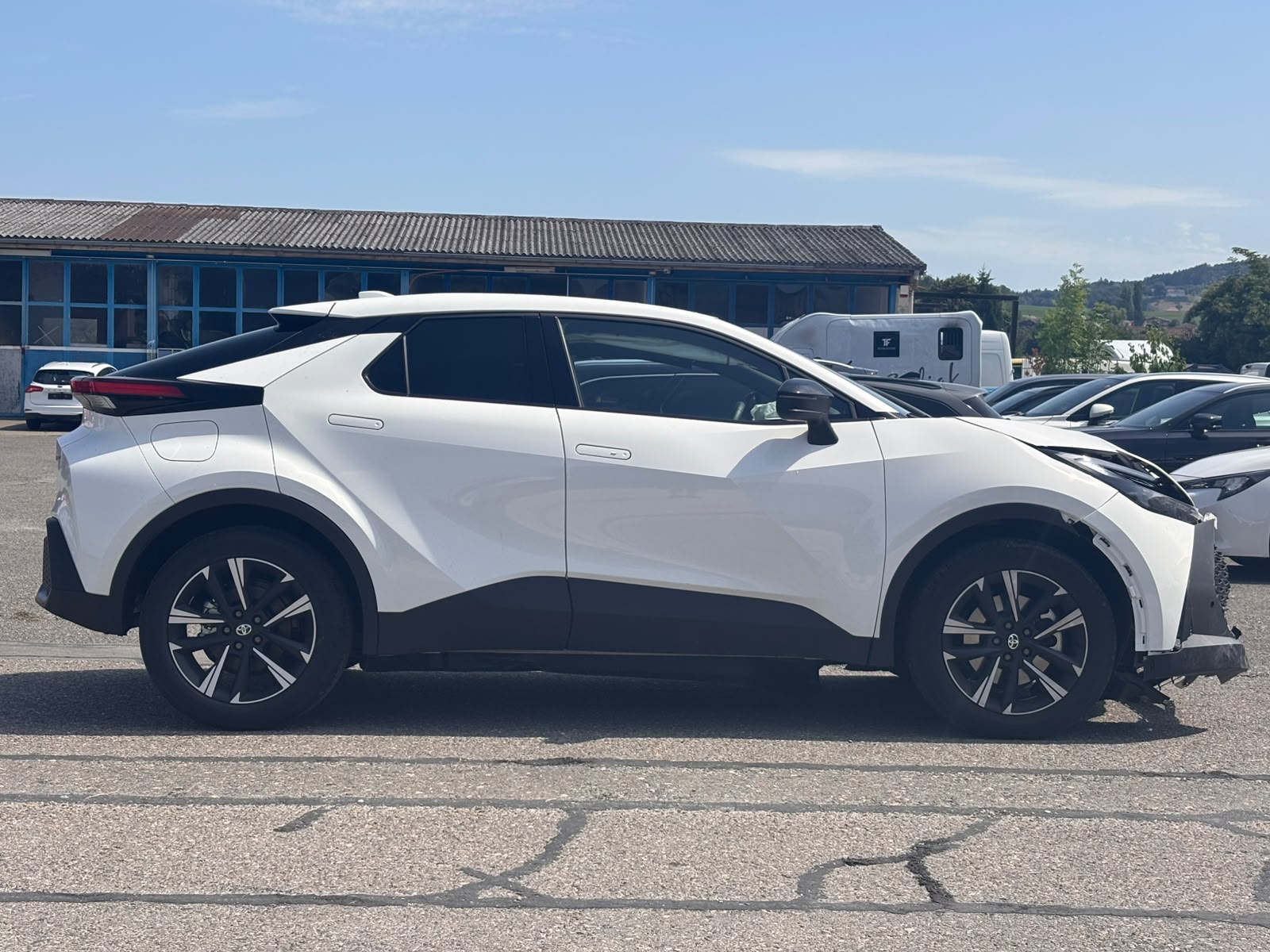 TOYOTA C-HR 2.0 PHEV CVT Swiss Edition-image-3